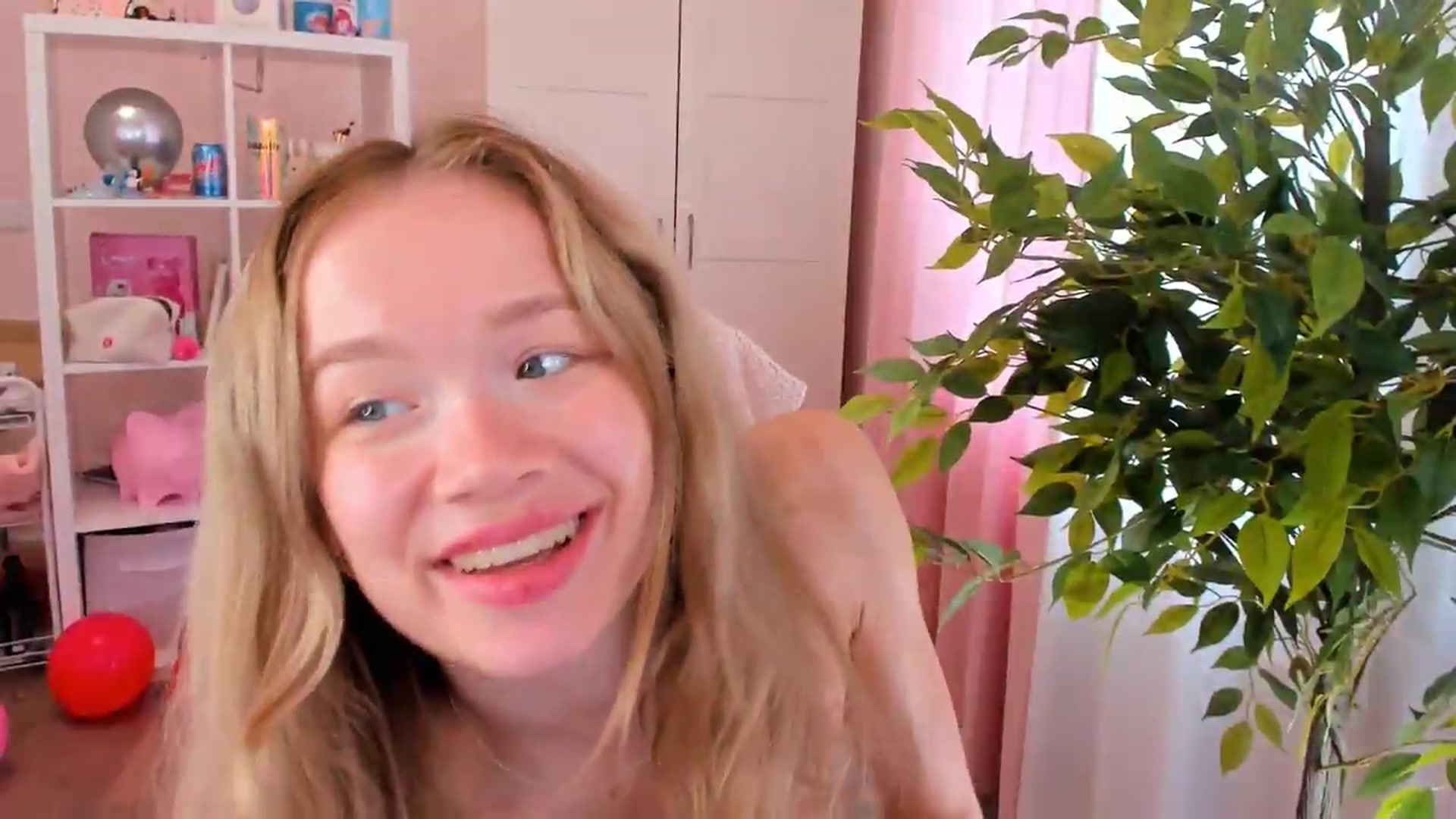 Gallery image thumbnail from Alice_Chery's myfreecams stream on, 09/14/2026, 08:53 image 10 of 20