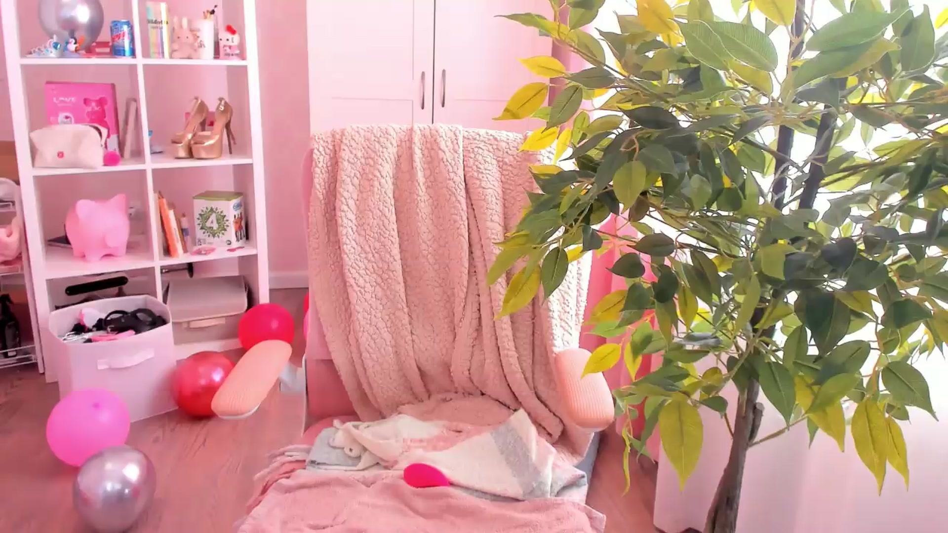 Gallery image thumbnail from Alice_Chery's myfreecams stream on, 09/14/2026, 09:24 image 6 of 20