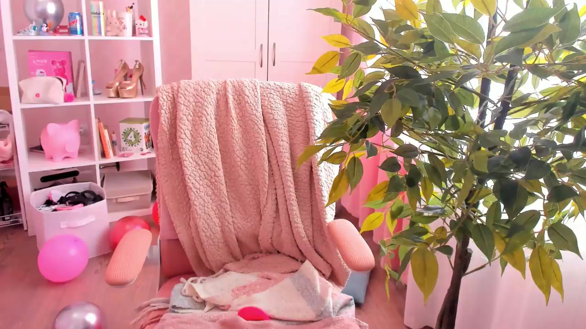 Gallery image thumbnail from Alice_Chery's myfreecams stream on, 09/14/2026, 09:24 image 7 of 20