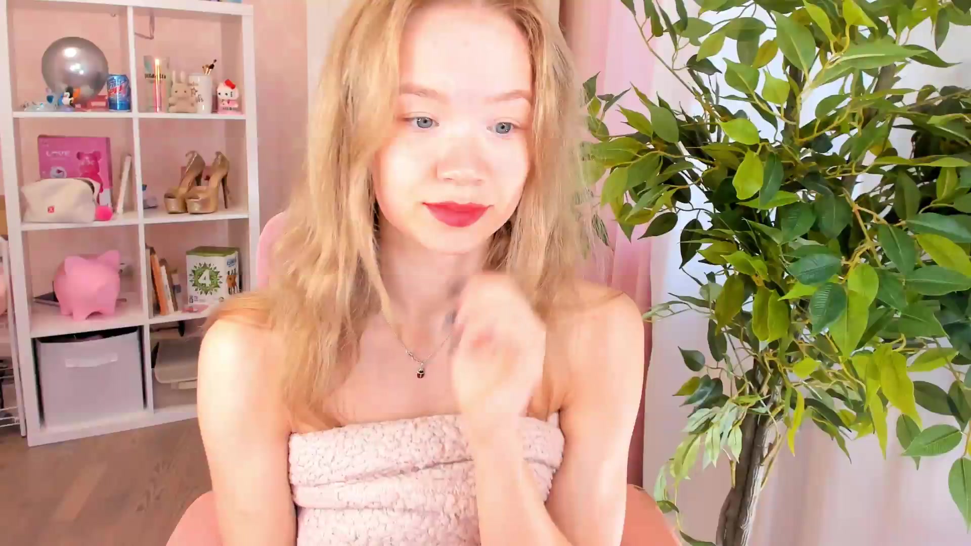 Gallery image thumbnail from Alice_Chery's myfreecams stream on, 09/15/2026, 04:56 image 6 of 20