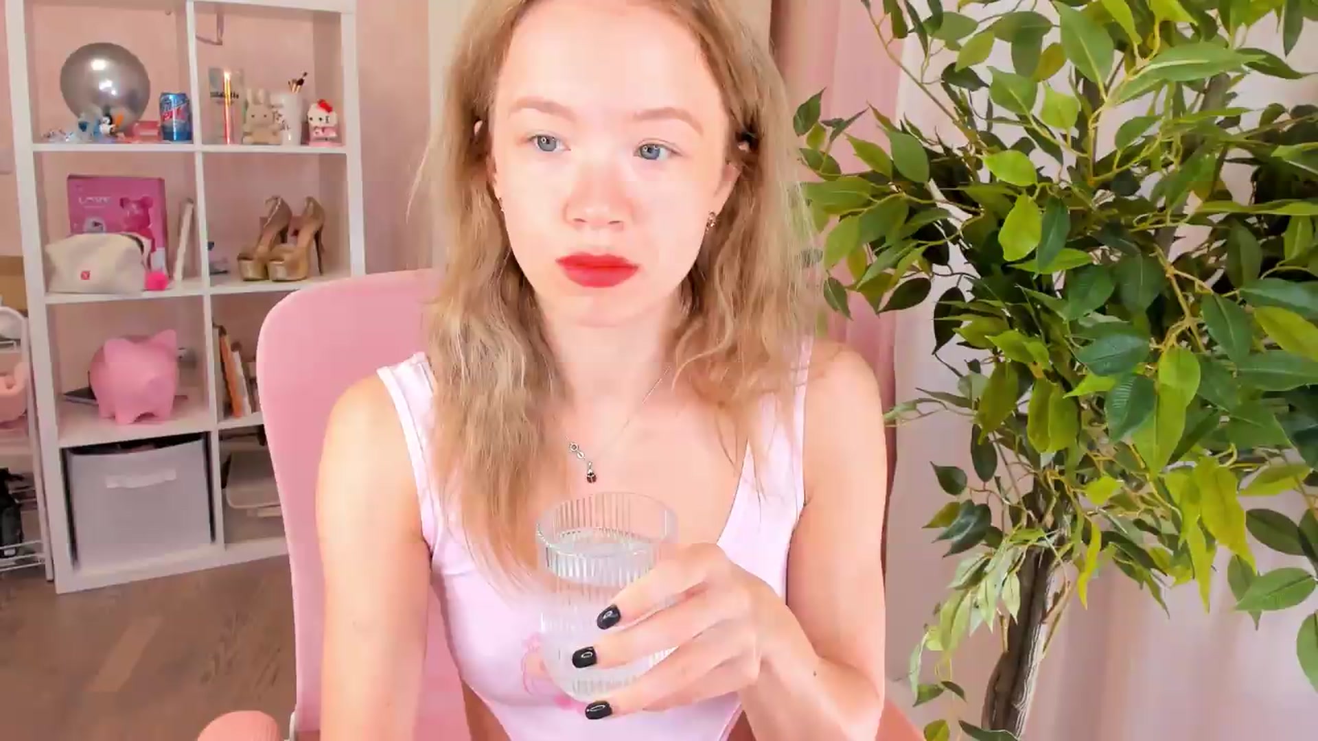 Gallery image thumbnail from Alice_Chery's myfreecams stream on, 09/15/2026, 04:56 image 1 of 20