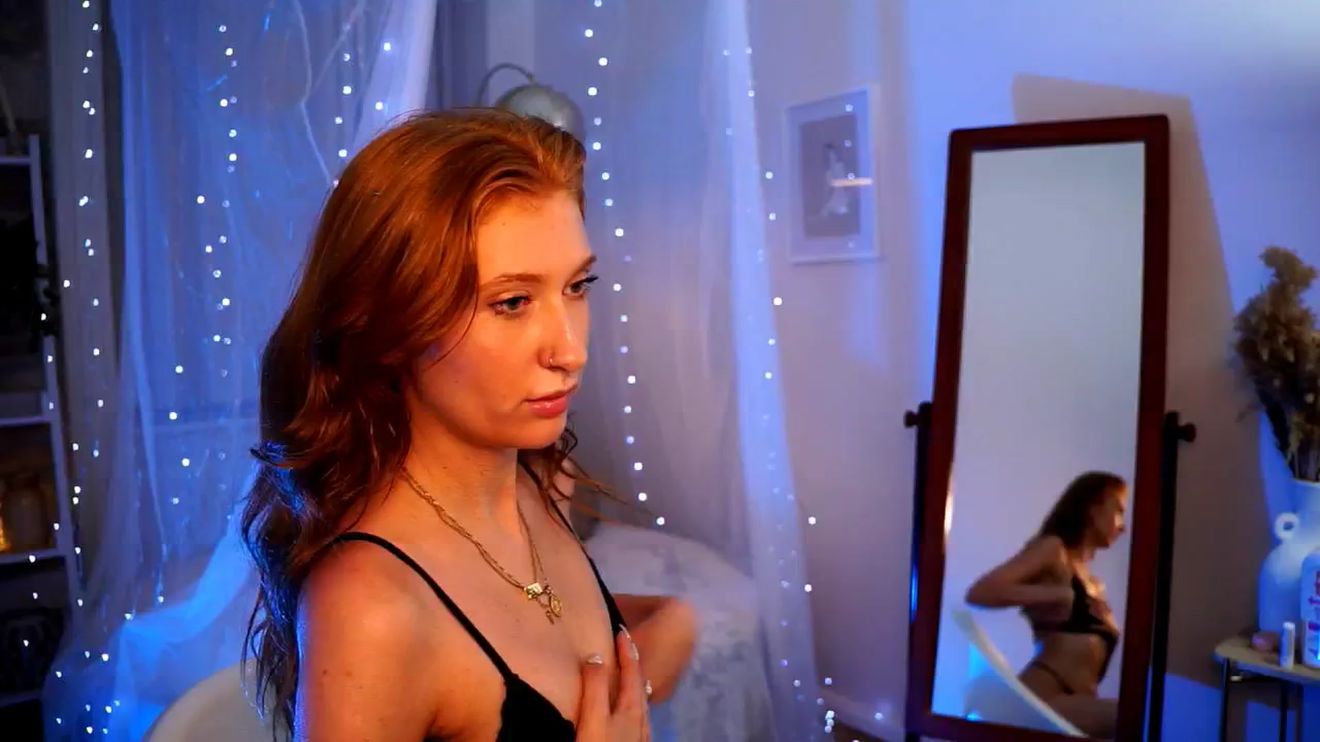 Gallery image thumbnail from Alice_Forfun's myfreecams stream on, 07/27/2024, 24:25 image 16 of 20