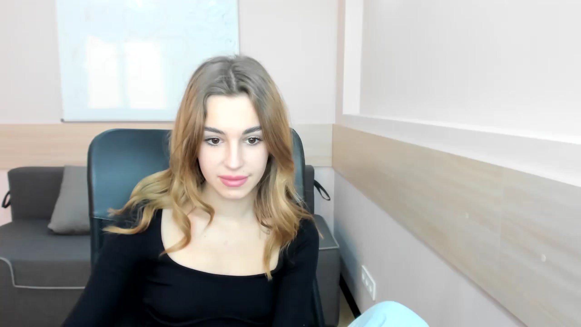 Gallery image thumbnail from Alice_Graysi's myfreecams stream on, 02/13/2023, 15:06 image 3 of 20