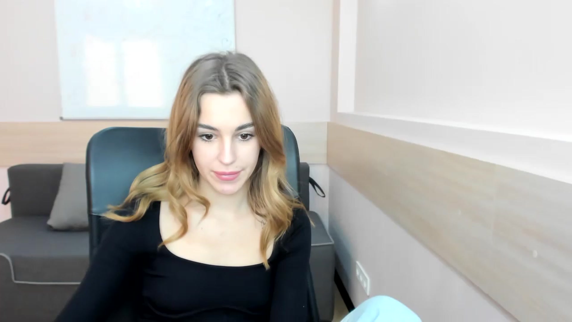 Gallery image thumbnail from Alice_Graysi's myfreecams stream on, 02/13/2023, 15:06 image 2 of 20