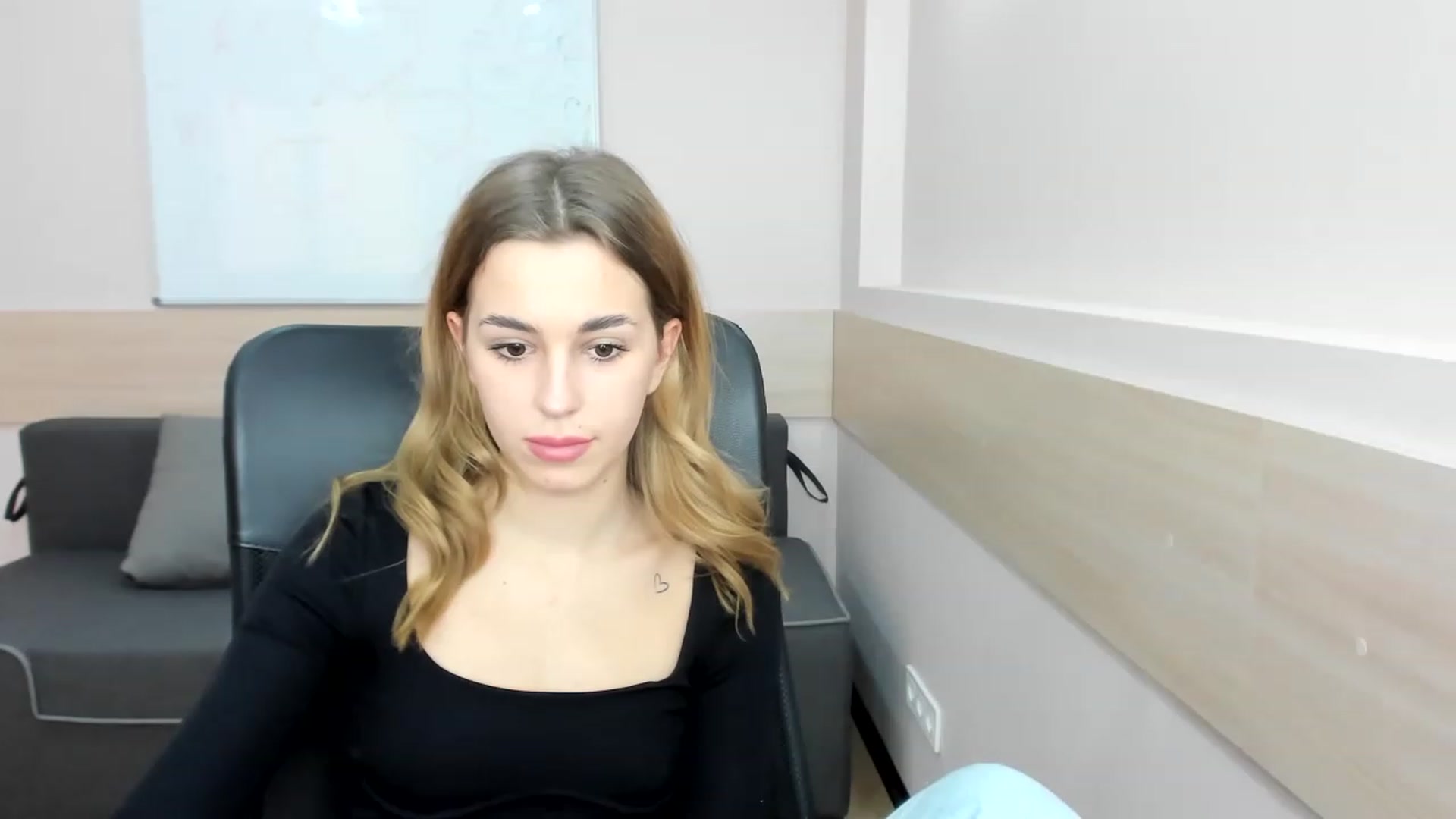 Gallery image thumbnail from Alice_Graysi's myfreecams stream on, 02/13/2023, 15:06 image 18 of 20