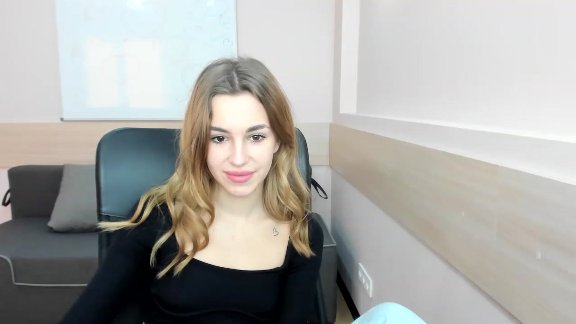Gallery image thumbnail from Alice_Graysi's myfreecams stream on, 02/13/2023, 15:06 image 10 of 20