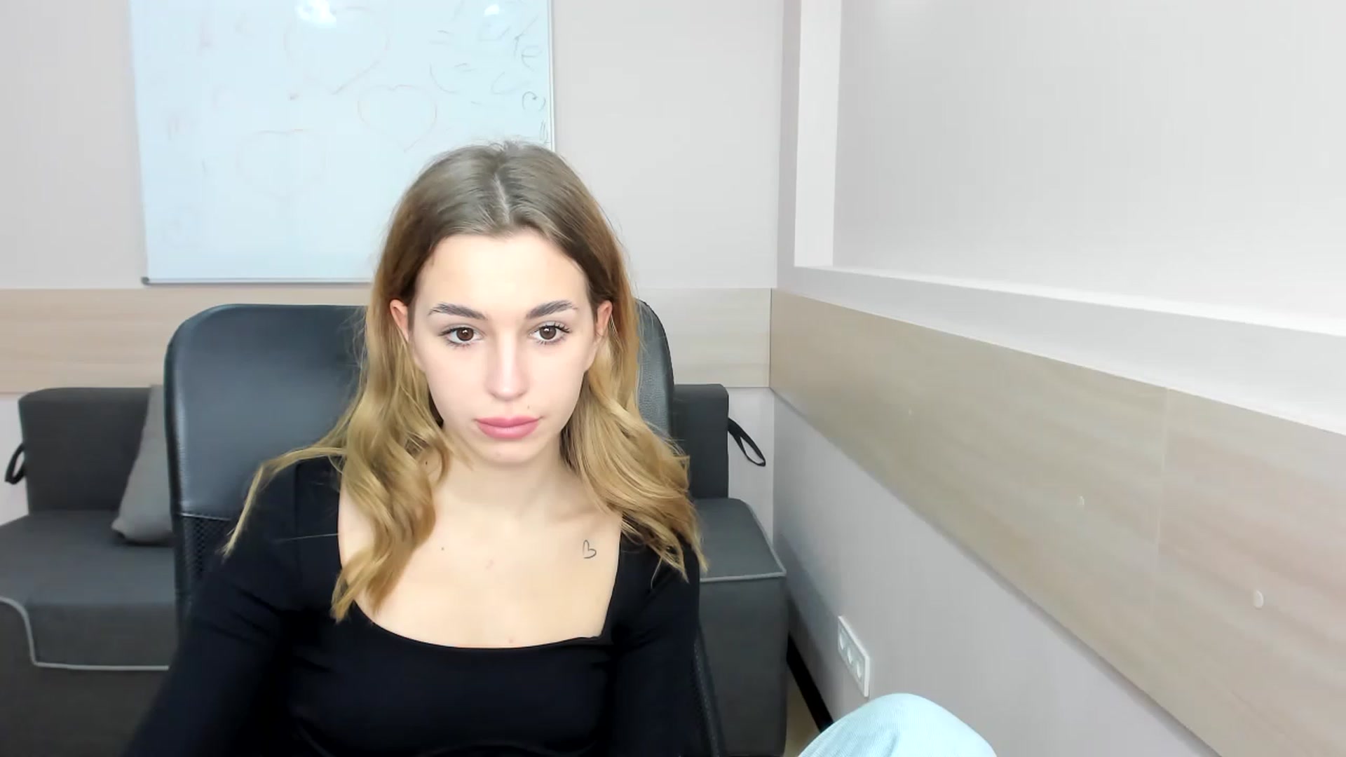 Gallery image thumbnail from Alice_Graysi's myfreecams stream on, 02/13/2023, 15:06 image 20 of 20