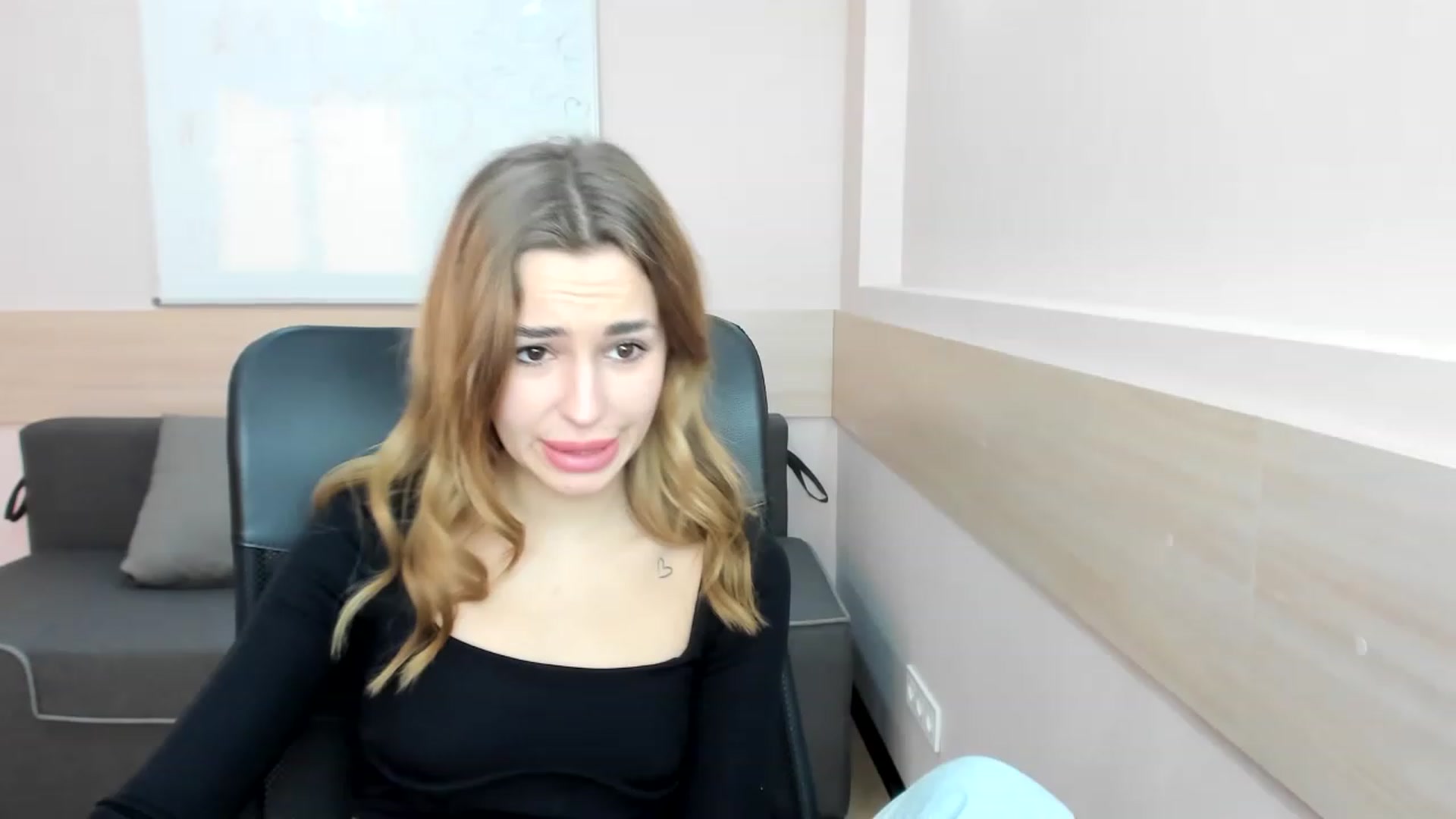 Gallery image thumbnail from Alice_Graysi's myfreecams stream on, 02/13/2023, 15:06 image 9 of 20