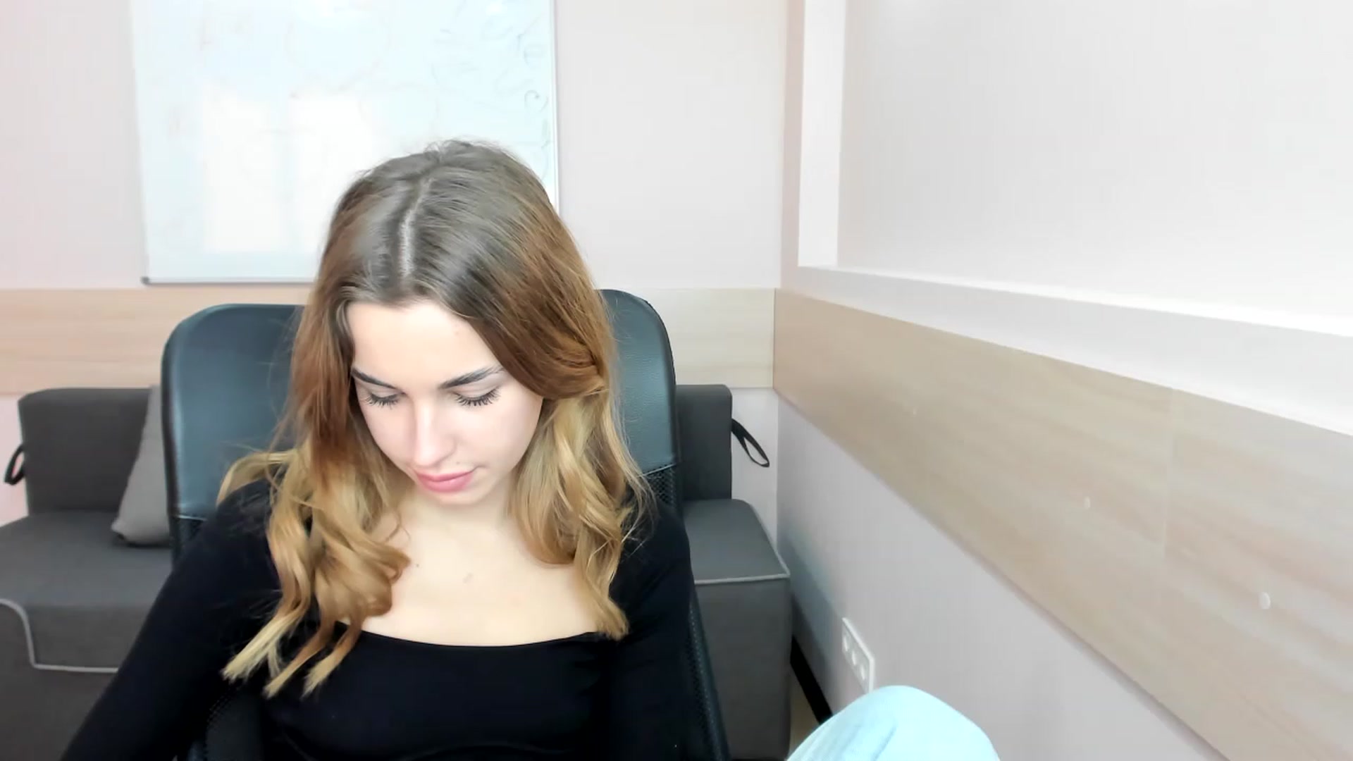 Gallery image thumbnail from Alice_Graysi's myfreecams stream on, 02/13/2023, 15:06 image 11 of 20