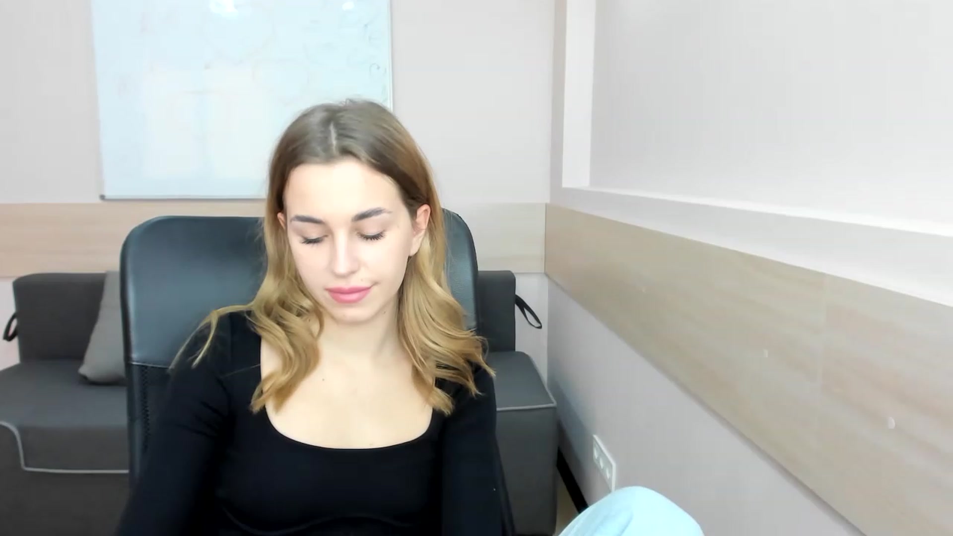 Gallery image thumbnail from Alice_Graysi's myfreecams stream on, 02/13/2023, 15:06 image 16 of 20