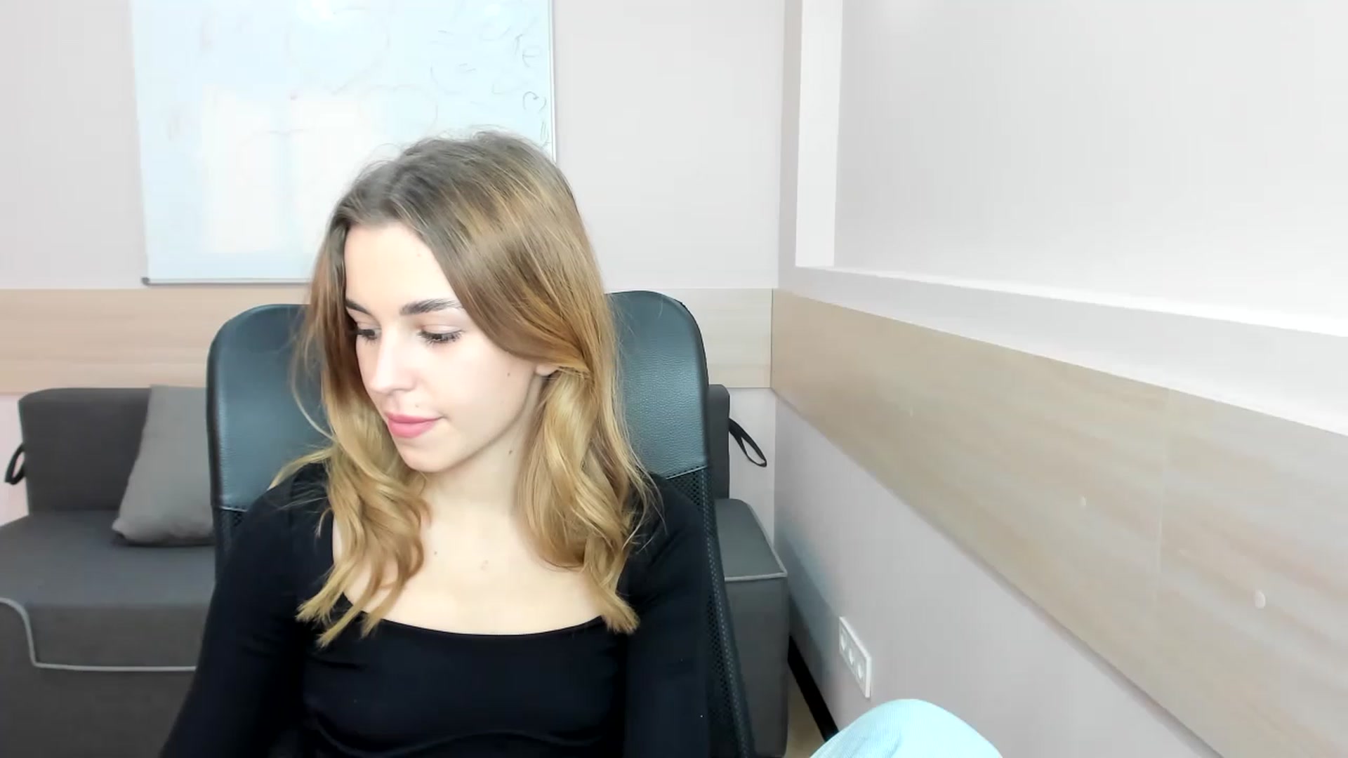 Gallery image thumbnail from Alice_Graysi's myfreecams stream on, 02/13/2023, 15:06 image 12 of 20