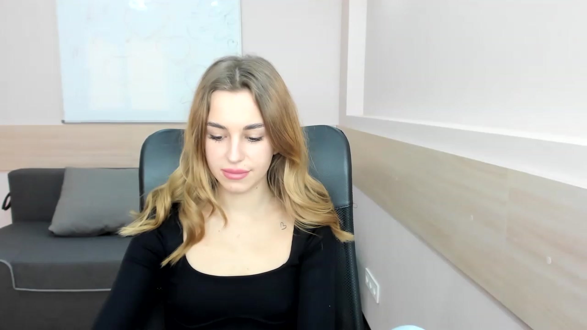 Gallery image thumbnail from Alice_Graysi's myfreecams stream on, 02/13/2023, 15:06 image 14 of 20