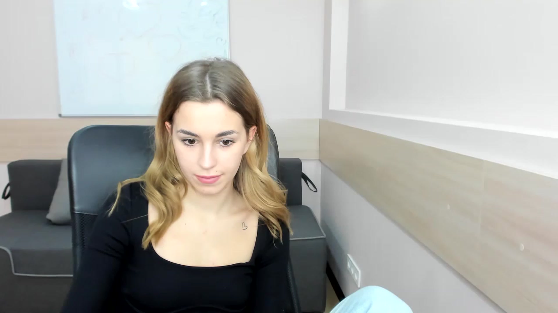 Gallery image thumbnail from Alice_Graysi's myfreecams stream on, 02/13/2023, 15:06 image 19 of 20