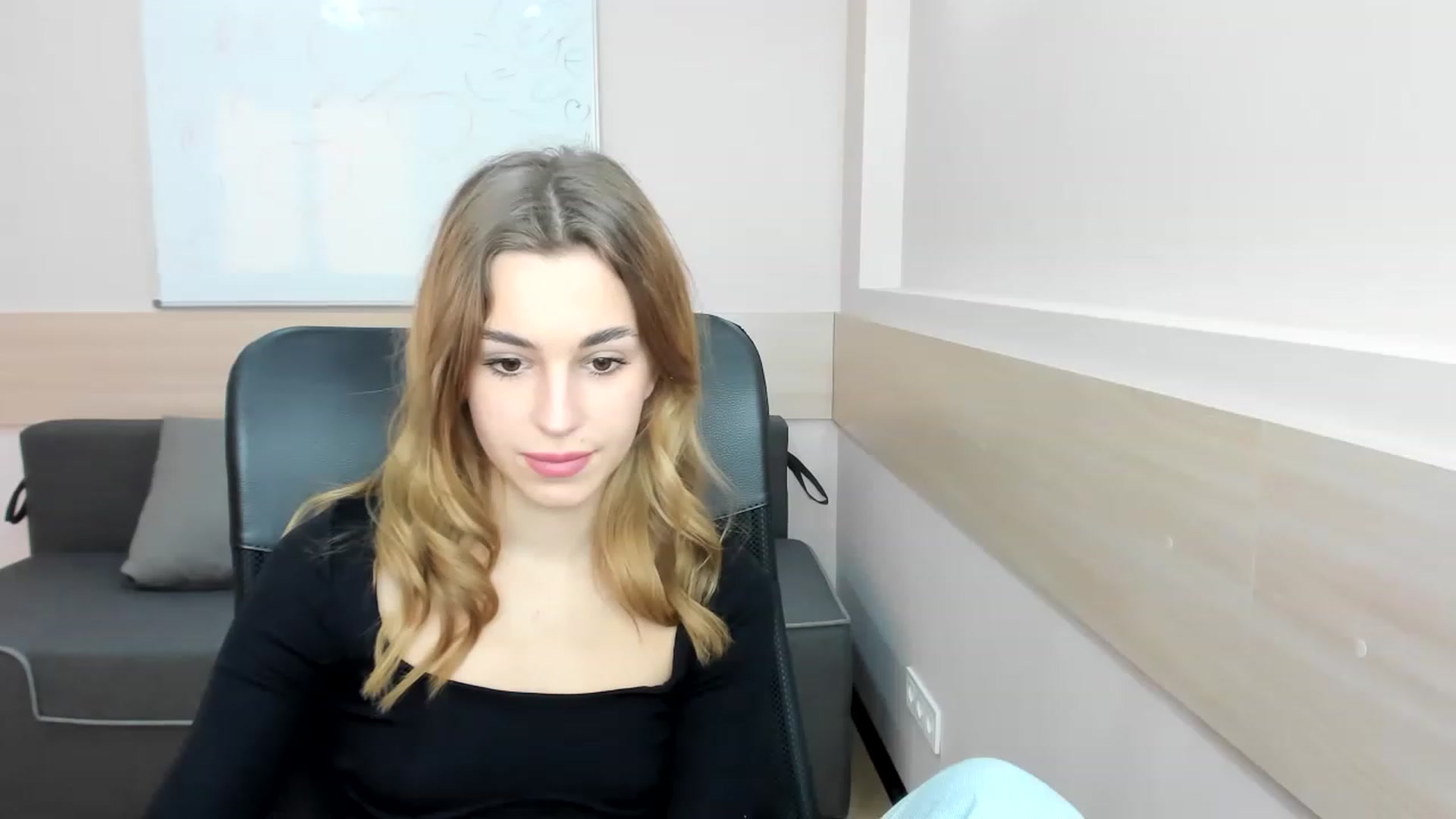 Gallery image thumbnail from Alice_Graysi's myfreecams stream on, 02/13/2023, 15:06 image 13 of 20