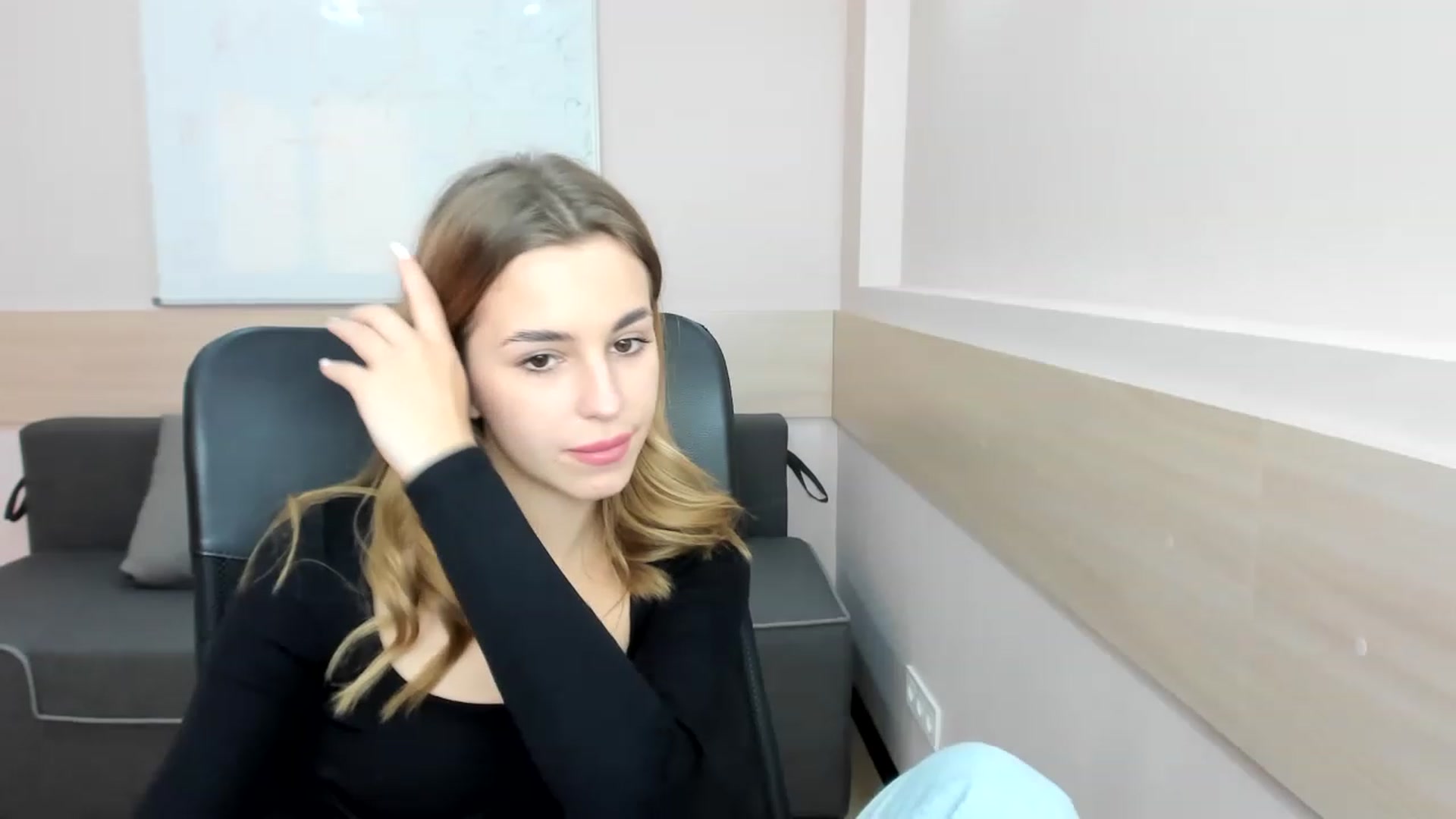 Gallery image thumbnail from Alice_Graysi's myfreecams stream on, 02/13/2023, 15:06 image 15 of 20