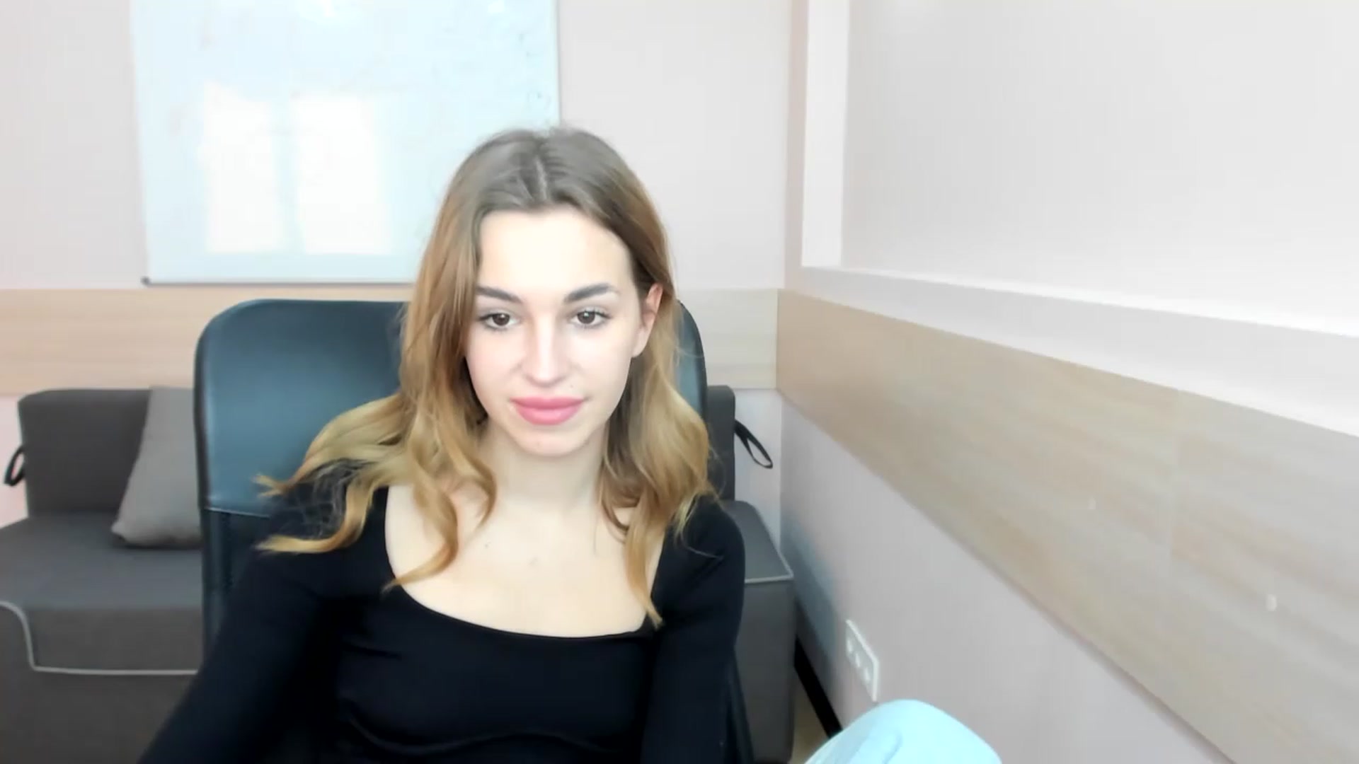 Gallery image thumbnail from Alice_Graysi's myfreecams stream on, 02/13/2023, 15:06 image 4 of 20