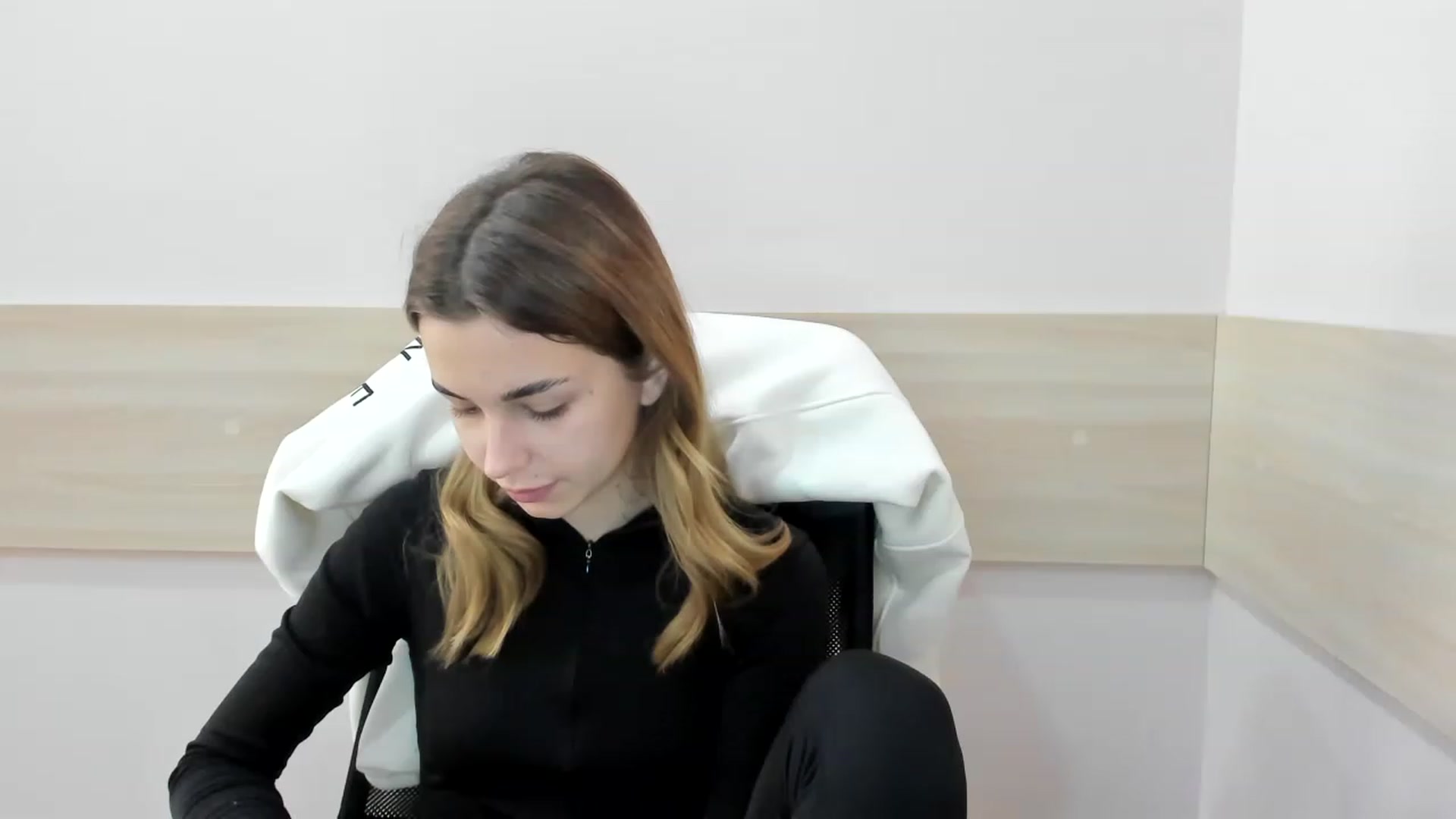 Gallery image thumbnail from Alice_Graysi's myfreecams stream on, 02/14/2023, 09:51 image 13 of 20