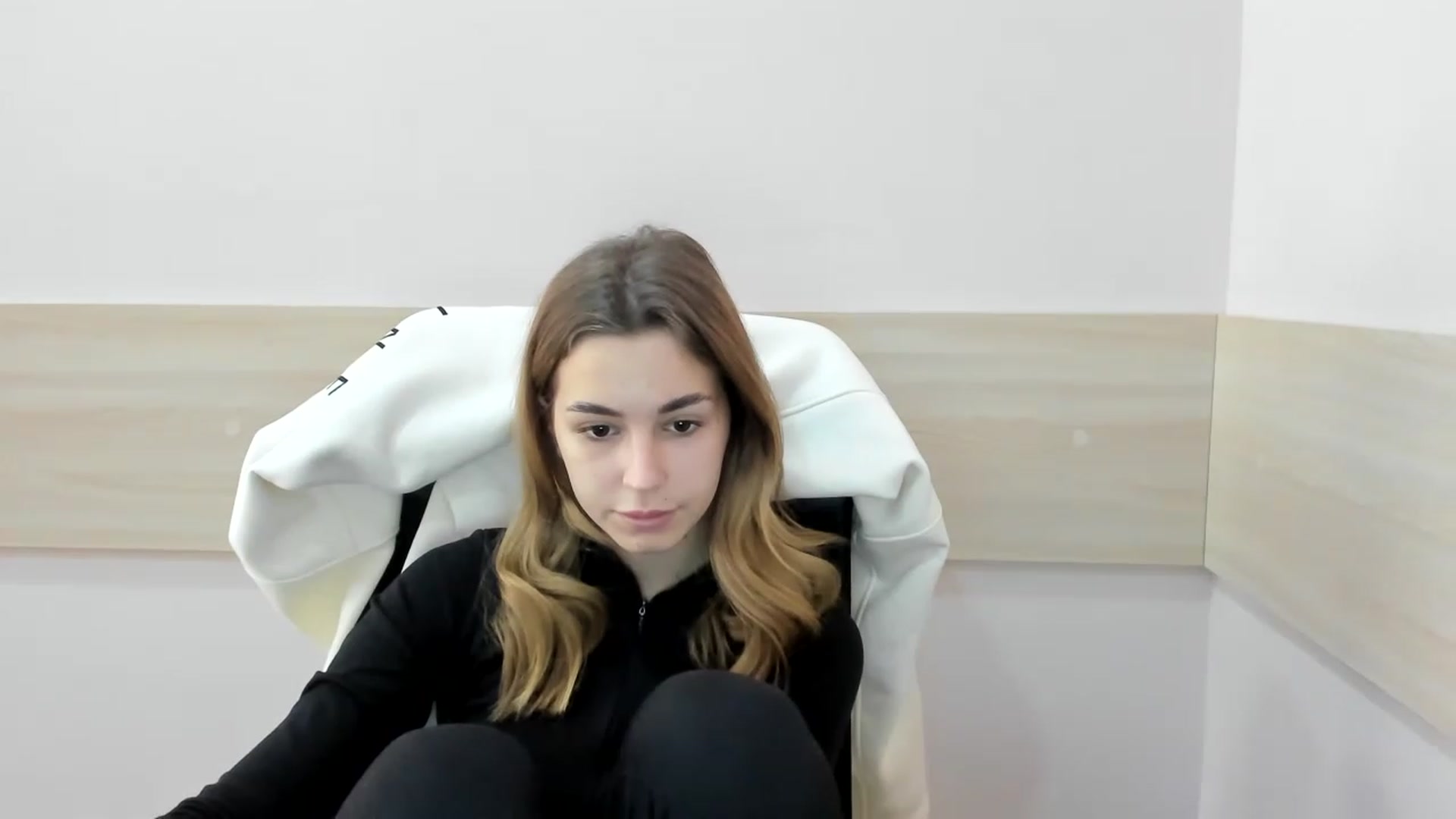 Gallery image thumbnail from Alice_Graysi's myfreecams stream on, 02/14/2023, 09:51 image 15 of 20