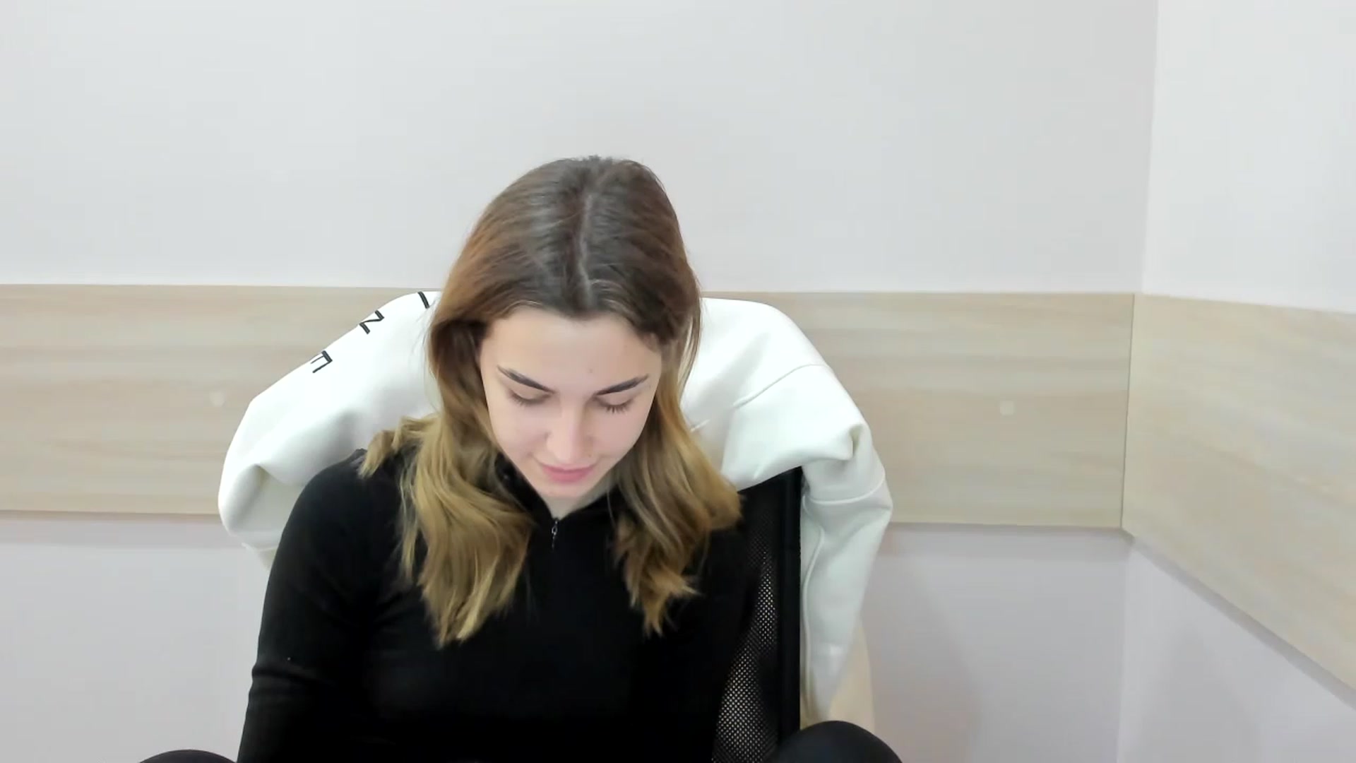 Gallery image thumbnail from Alice_Graysi's myfreecams stream on, 02/14/2023, 09:51 image 8 of 20
