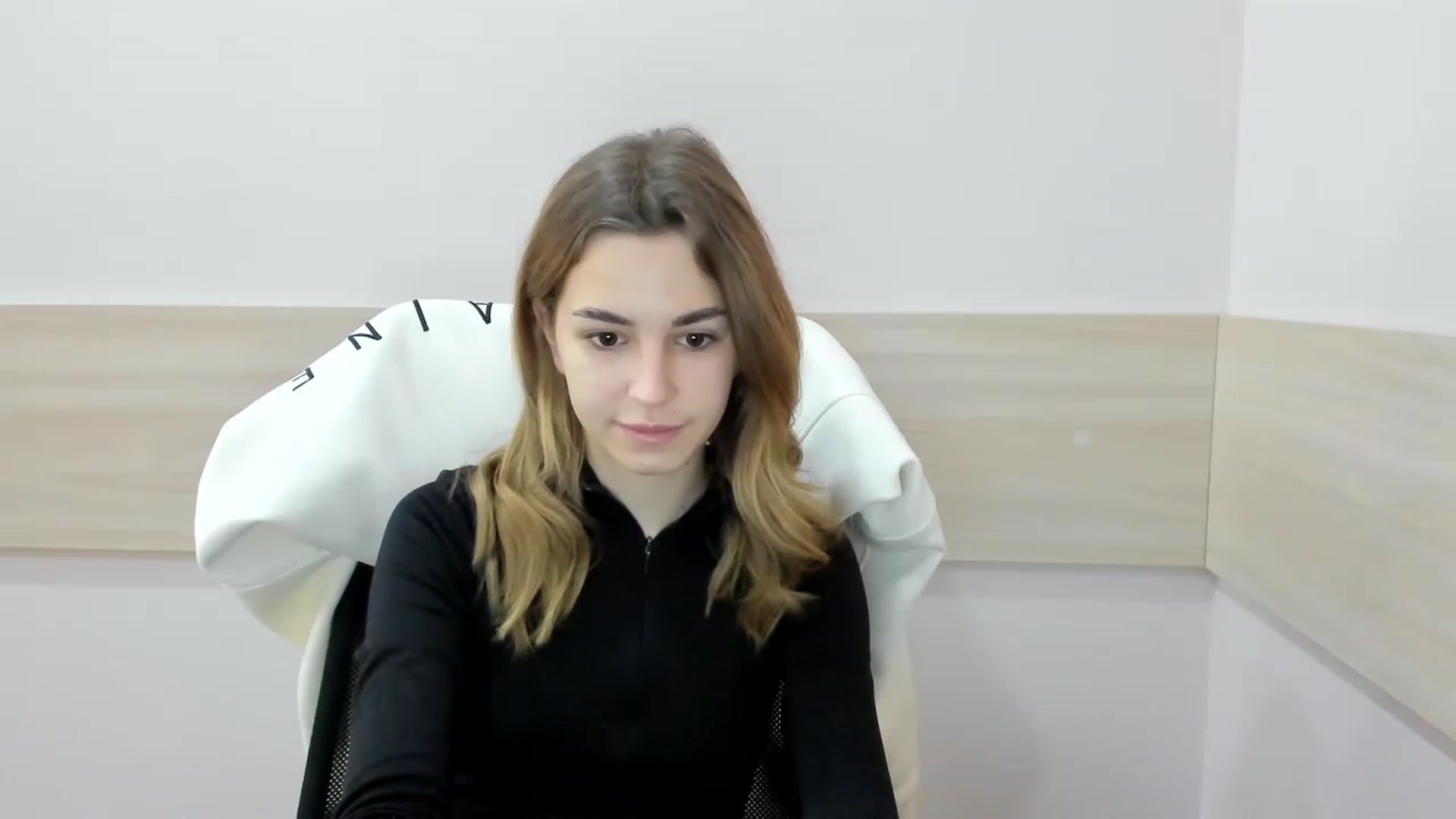 Gallery image thumbnail from Alice_Graysi's myfreecams stream on, 02/14/2023, 09:51 image 1 of 20