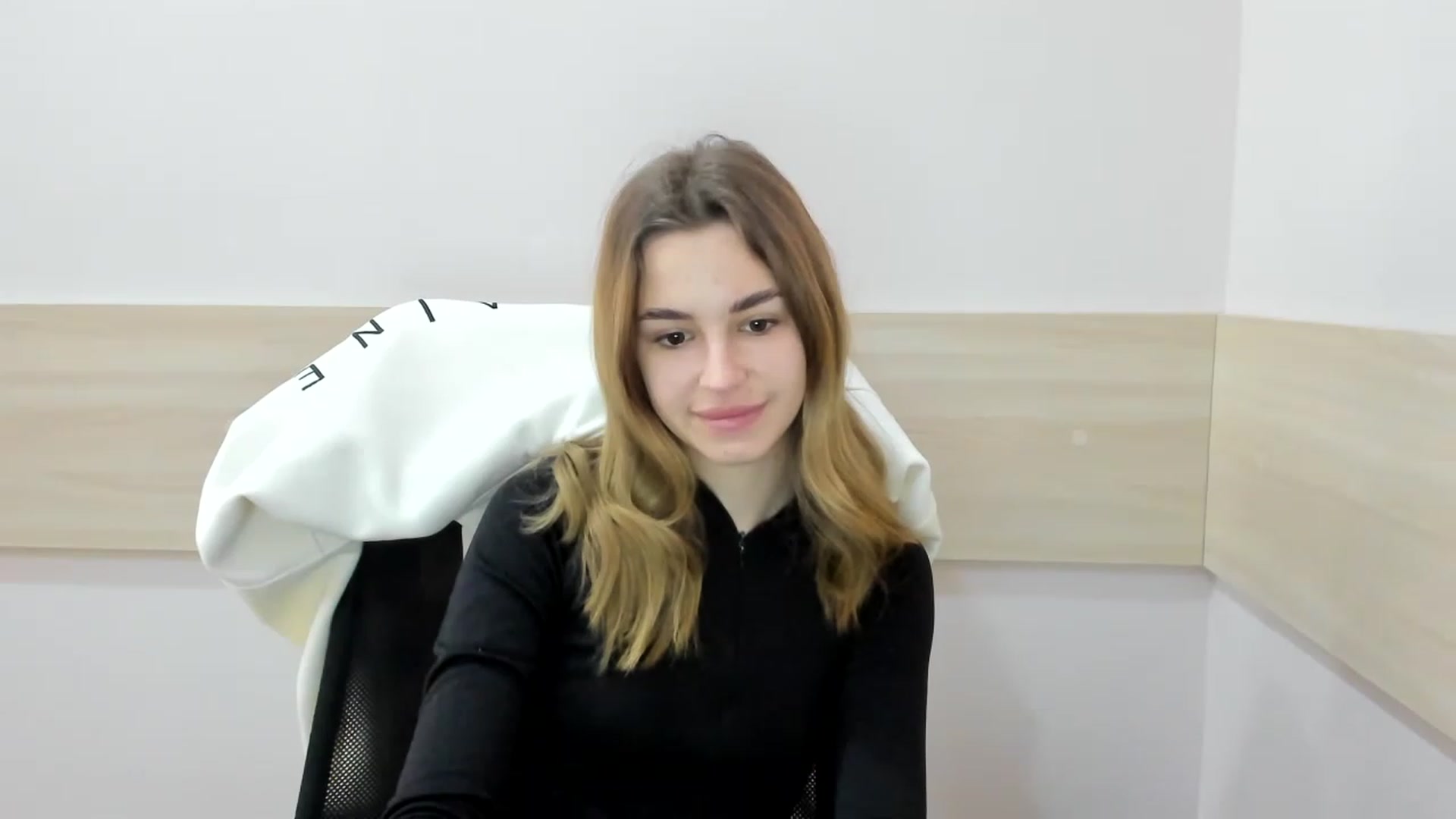 Gallery image thumbnail from Alice_Graysi's myfreecams stream on, 02/14/2023, 09:51 image 7 of 20