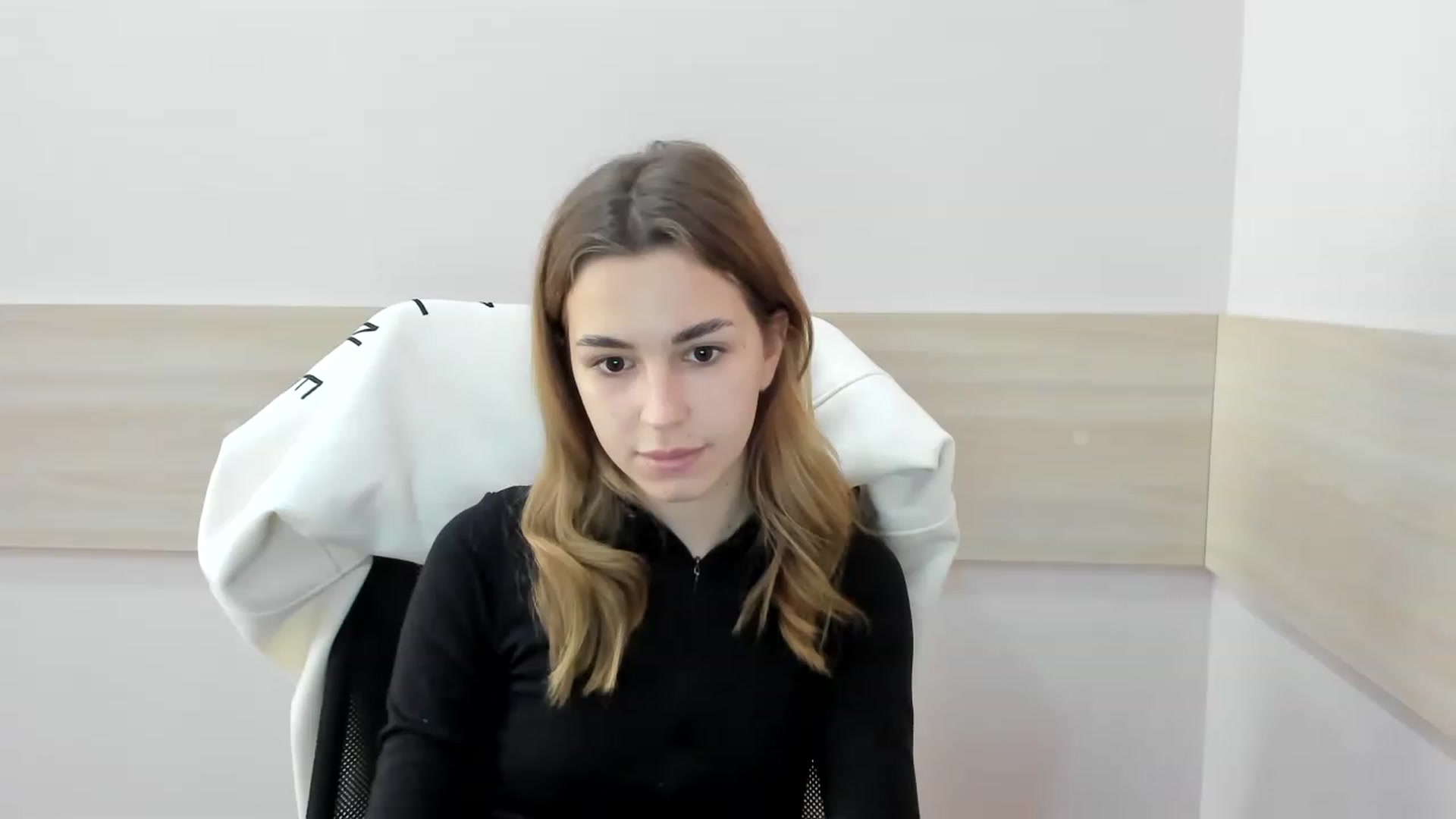 Gallery image thumbnail from Alice_Graysi's myfreecams stream on, 02/14/2023, 09:51 image 18 of 20
