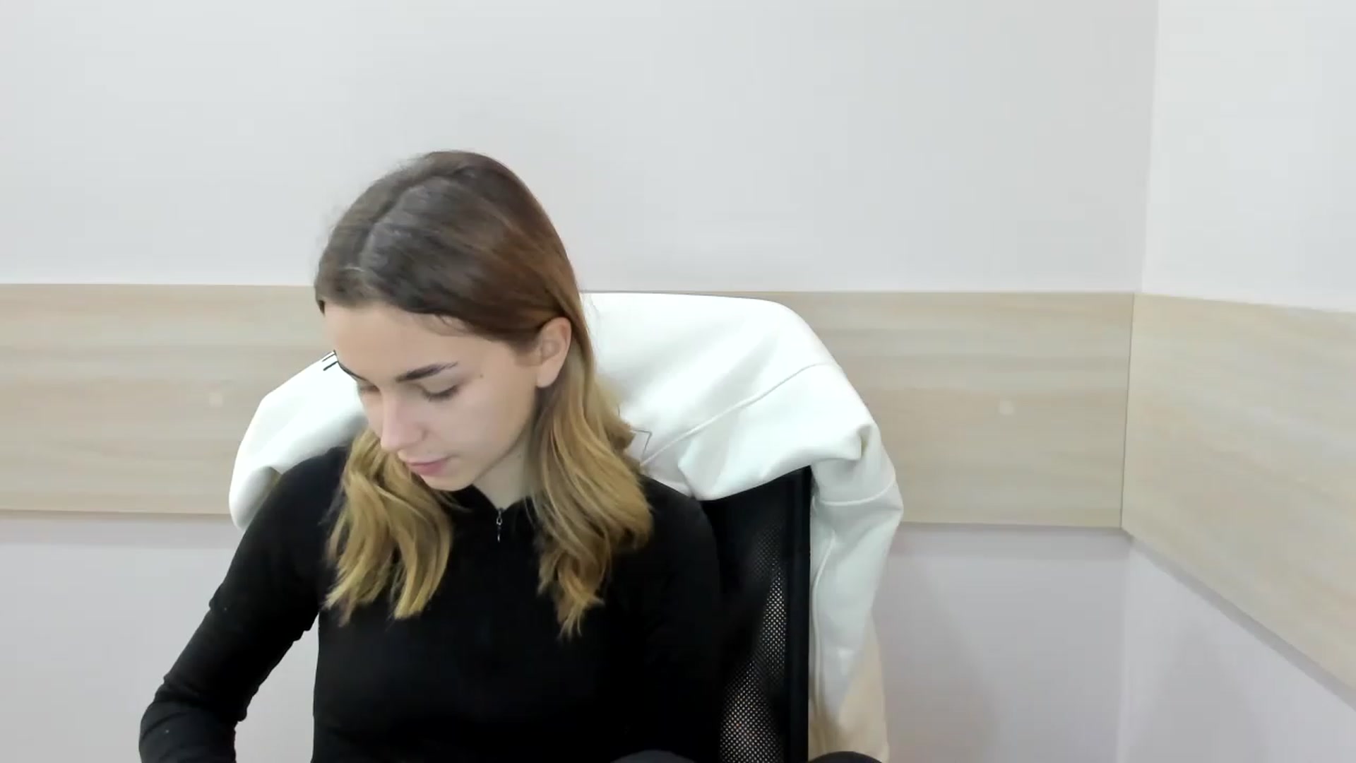 Gallery image thumbnail from Alice_Graysi's myfreecams stream on, 02/14/2023, 09:51 image 9 of 20