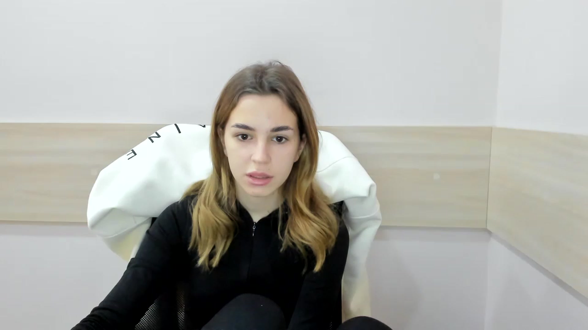 Gallery image thumbnail from Alice_Graysi's myfreecams stream on, 02/14/2023, 09:51 image 6 of 20