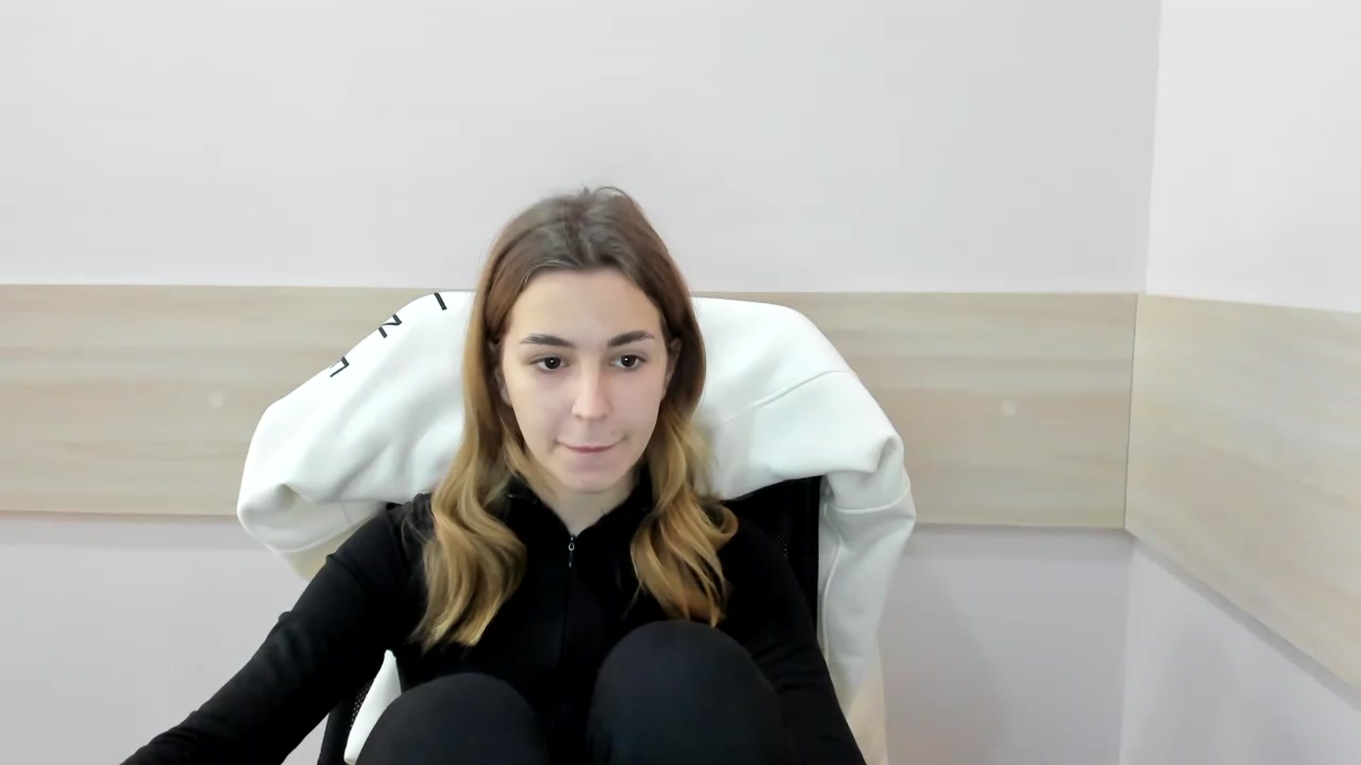 Gallery image thumbnail from Alice_Graysi's myfreecams stream on, 02/14/2023, 09:51 image 12 of 20