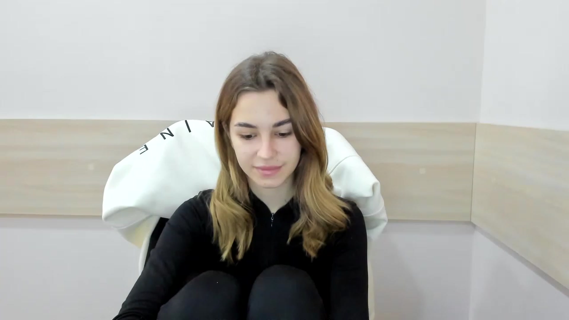 Gallery image thumbnail from Alice_Graysi's myfreecams stream on, 02/14/2023, 09:51 image 3 of 20