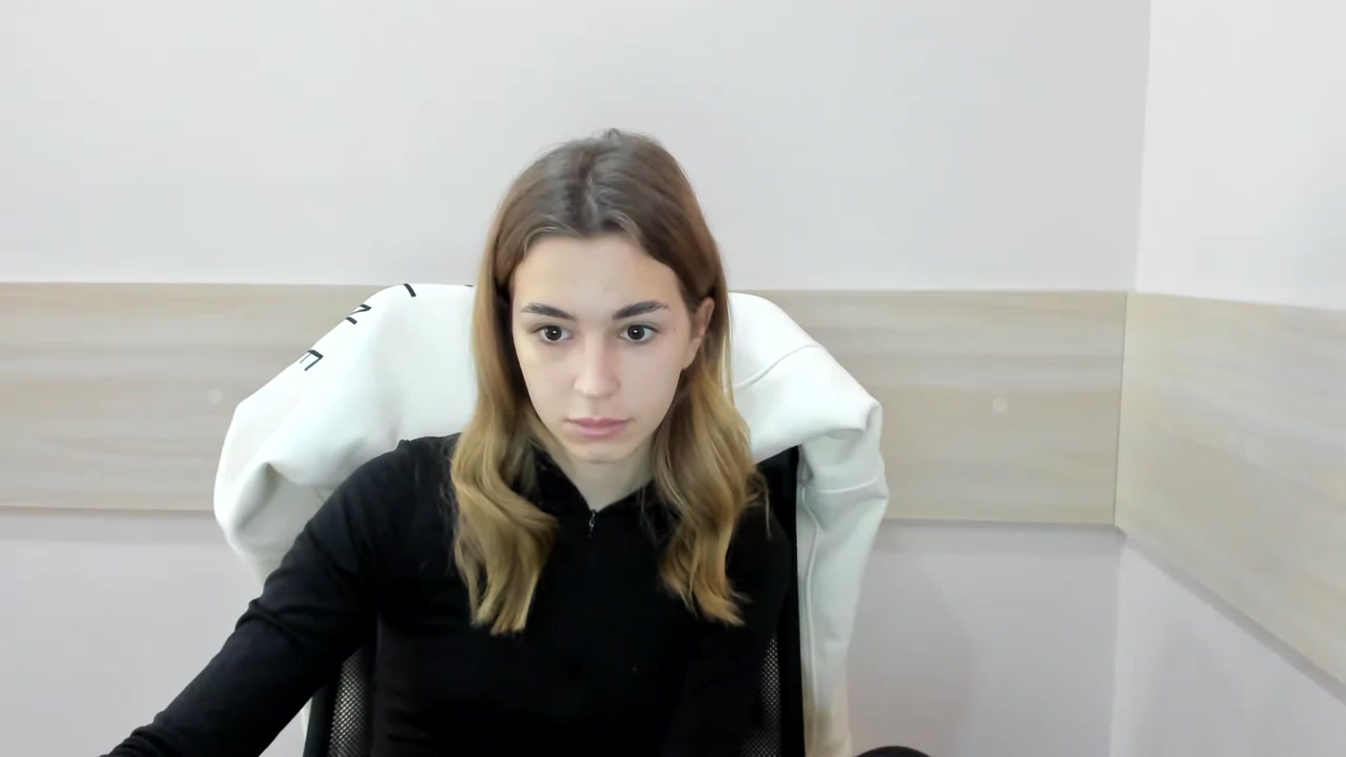 Gallery image thumbnail from Alice_Graysi's myfreecams stream on, 02/14/2023, 09:51 image 20 of 20