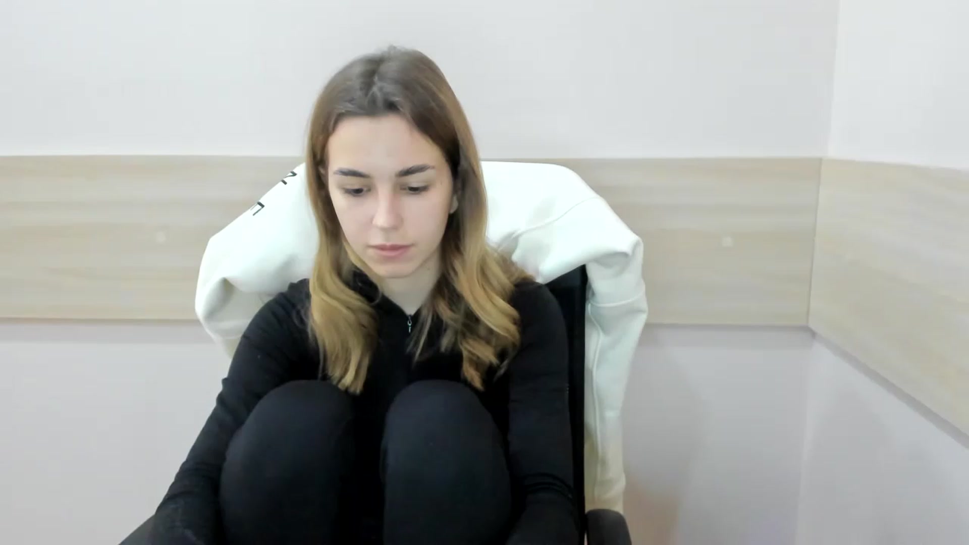 Gallery image thumbnail from Alice_Graysi's myfreecams stream on, 02/14/2023, 10:39 image 5 of 20