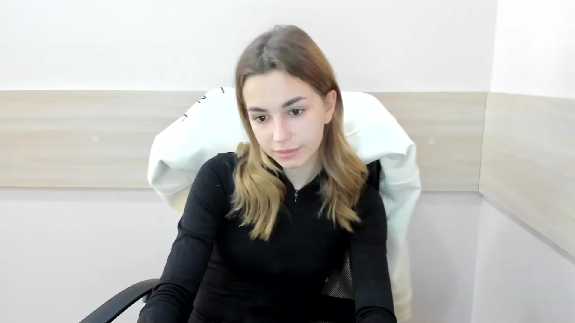 Gallery image thumbnail from Alice_Graysi's myfreecams stream on, 02/14/2023, 10:39 image 1 of 20