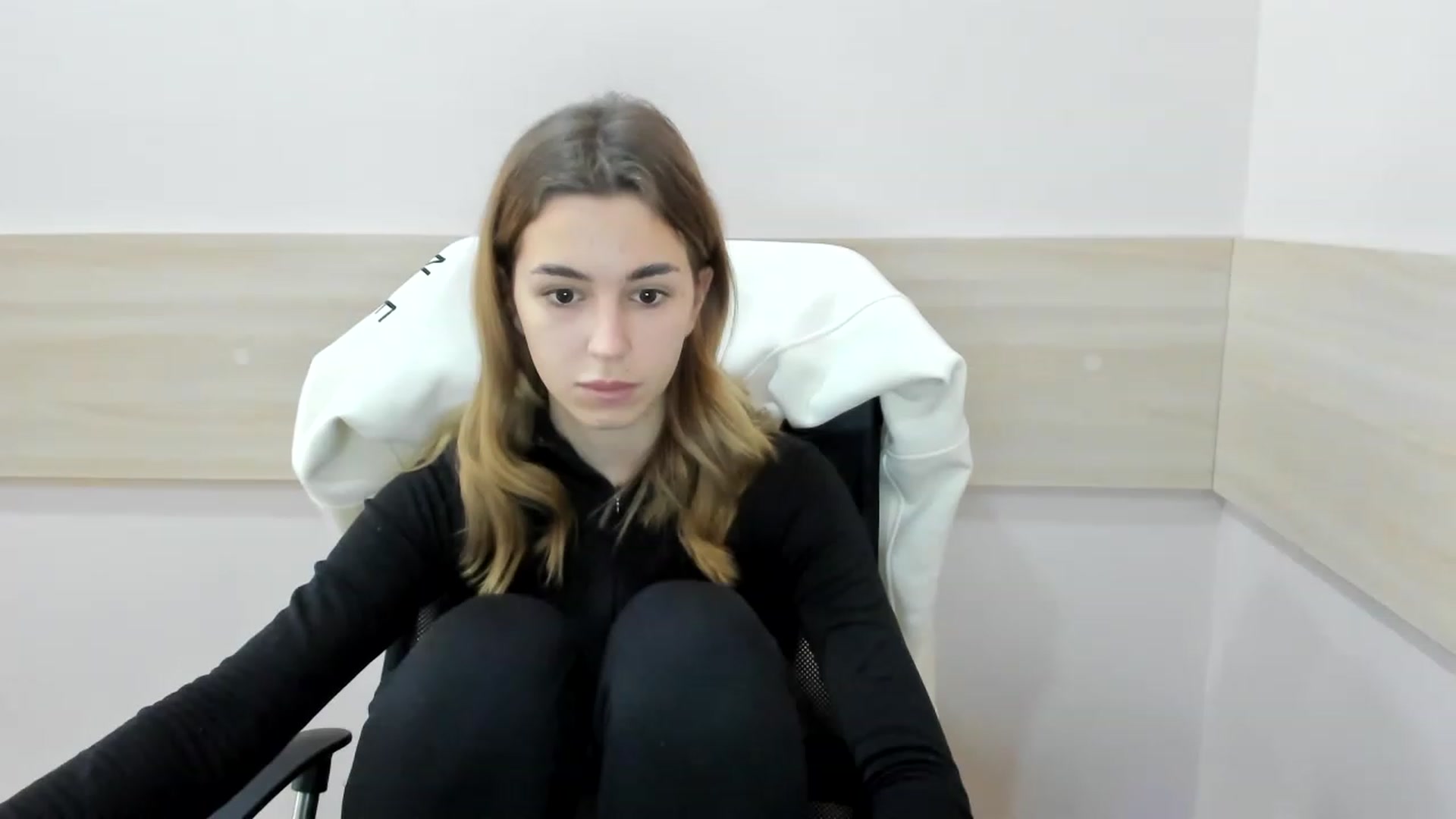 Gallery image thumbnail from Alice_Graysi's myfreecams stream on, 02/14/2023, 10:39 image 10 of 20