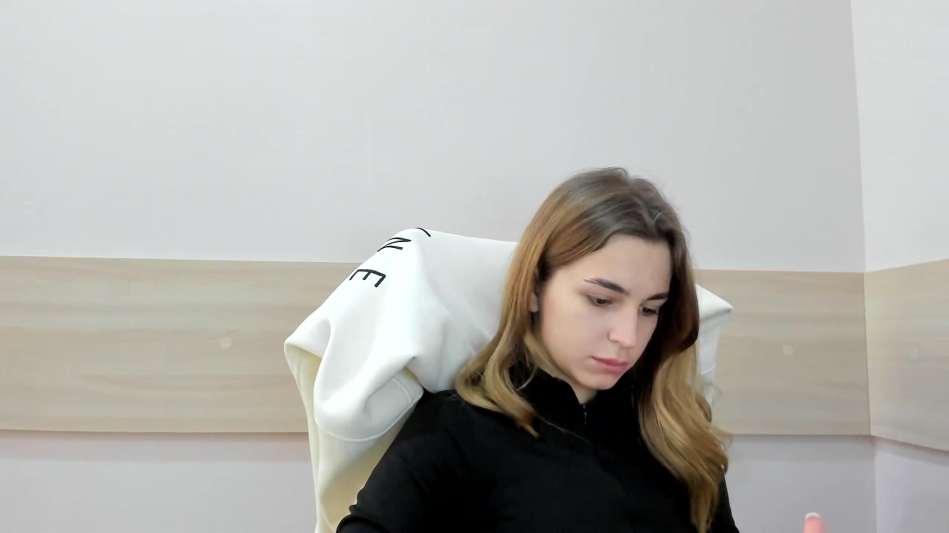 Gallery image thumbnail from Alice_Graysi's myfreecams stream on, 02/14/2023, 11:43 image 13 of 20