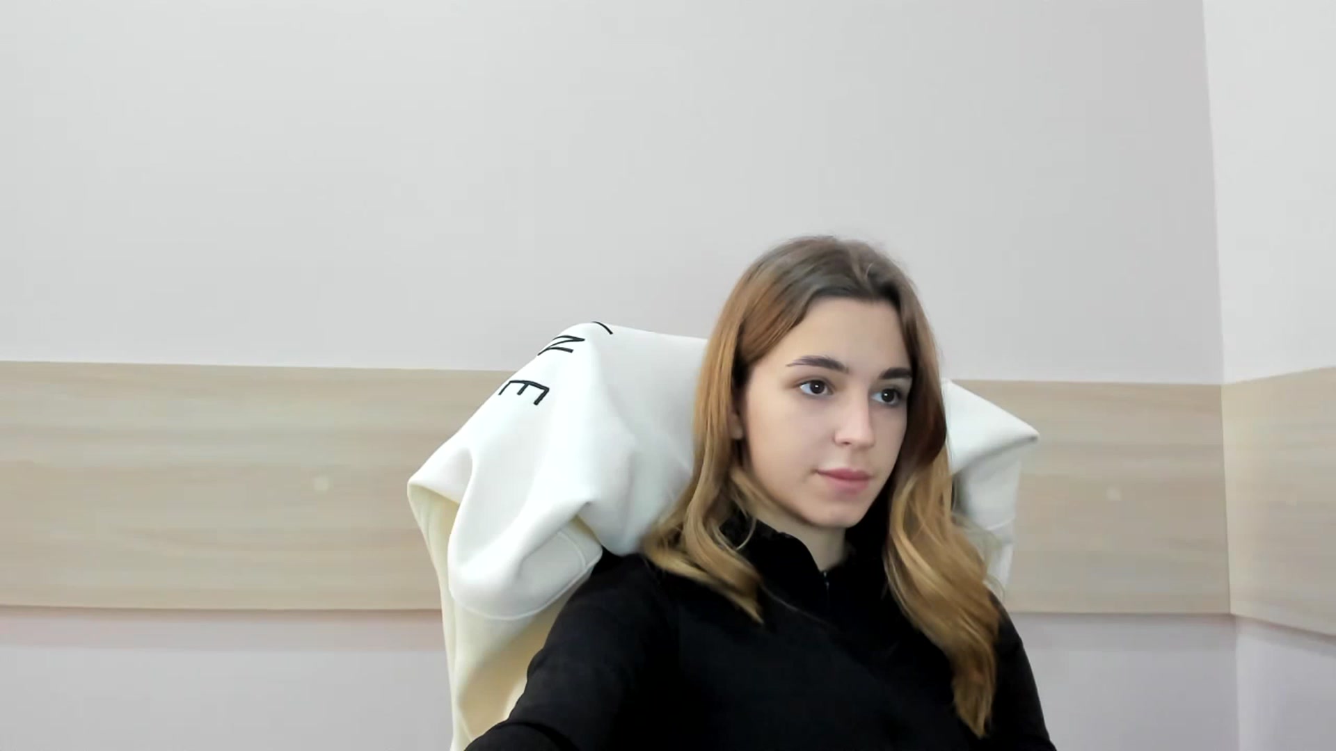 Gallery image thumbnail from Alice_Graysi's myfreecams stream on, 02/14/2023, 11:43 image 15 of 20