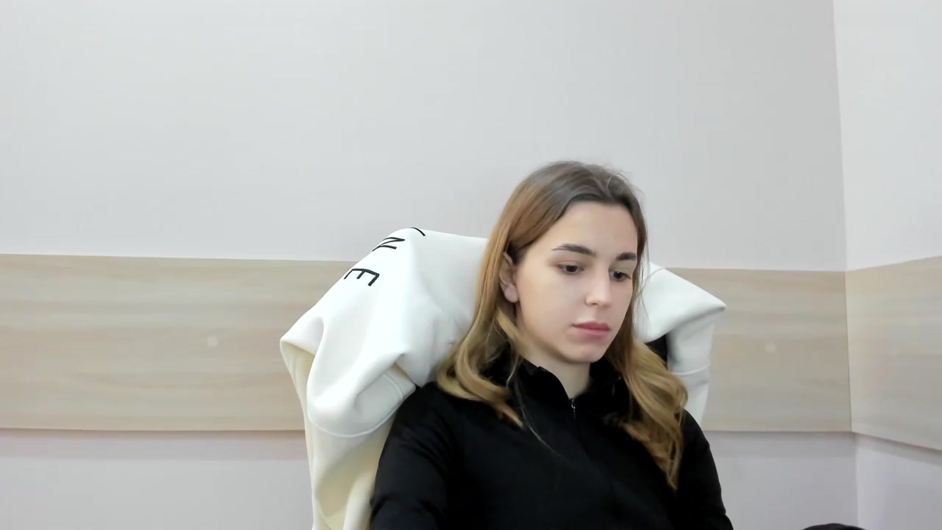 Gallery image thumbnail from Alice_Graysi's myfreecams stream on, 02/14/2023, 11:43 image 11 of 20