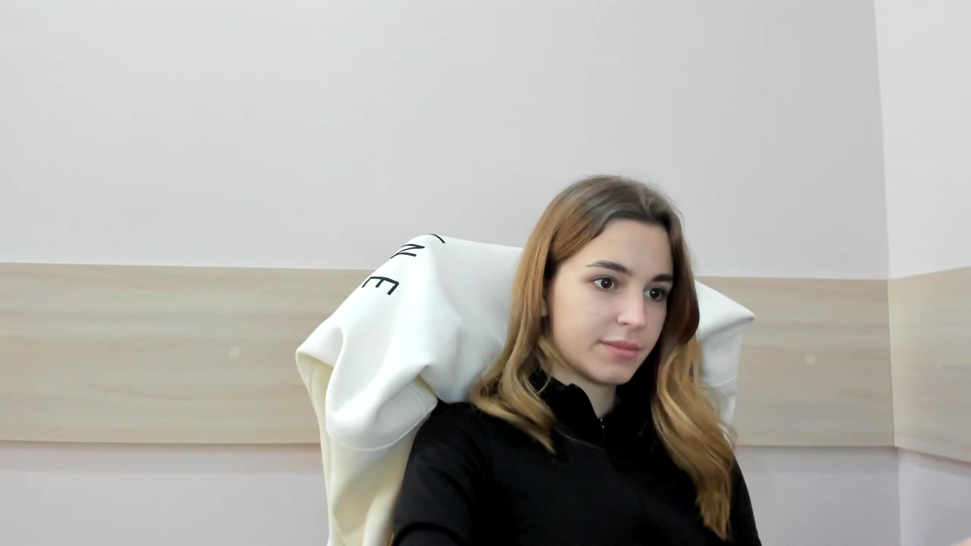 Gallery image thumbnail from Alice_Graysi's myfreecams stream on, 02/14/2023, 11:43 image 16 of 20