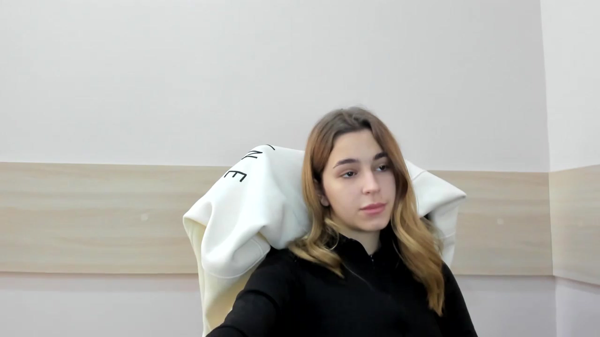 Gallery image thumbnail from Alice_Graysi's myfreecams stream on, 02/14/2023, 11:43 image 17 of 20