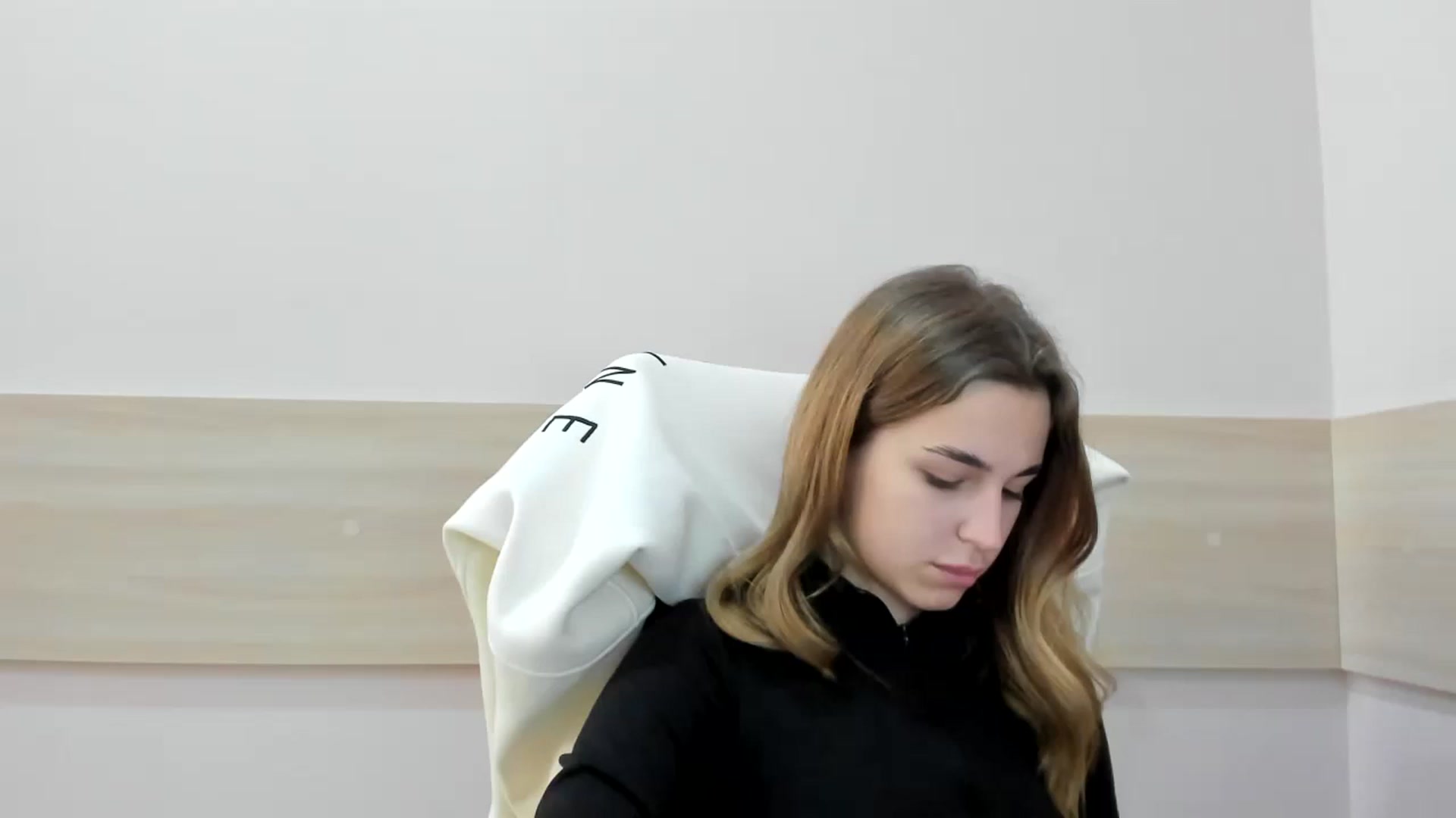 Gallery image thumbnail from Alice_Graysi's myfreecams stream on, 02/14/2023, 11:43 image 18 of 20