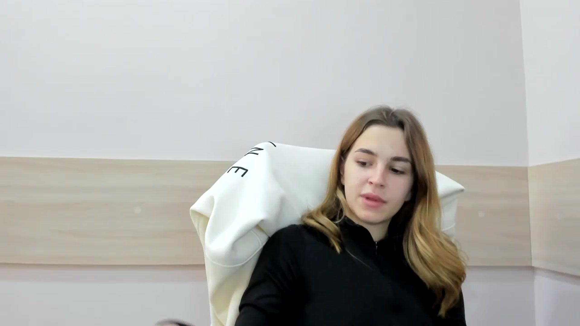 Gallery image thumbnail from Alice_Graysi's myfreecams stream on, 02/14/2023, 11:43 image 12 of 20
