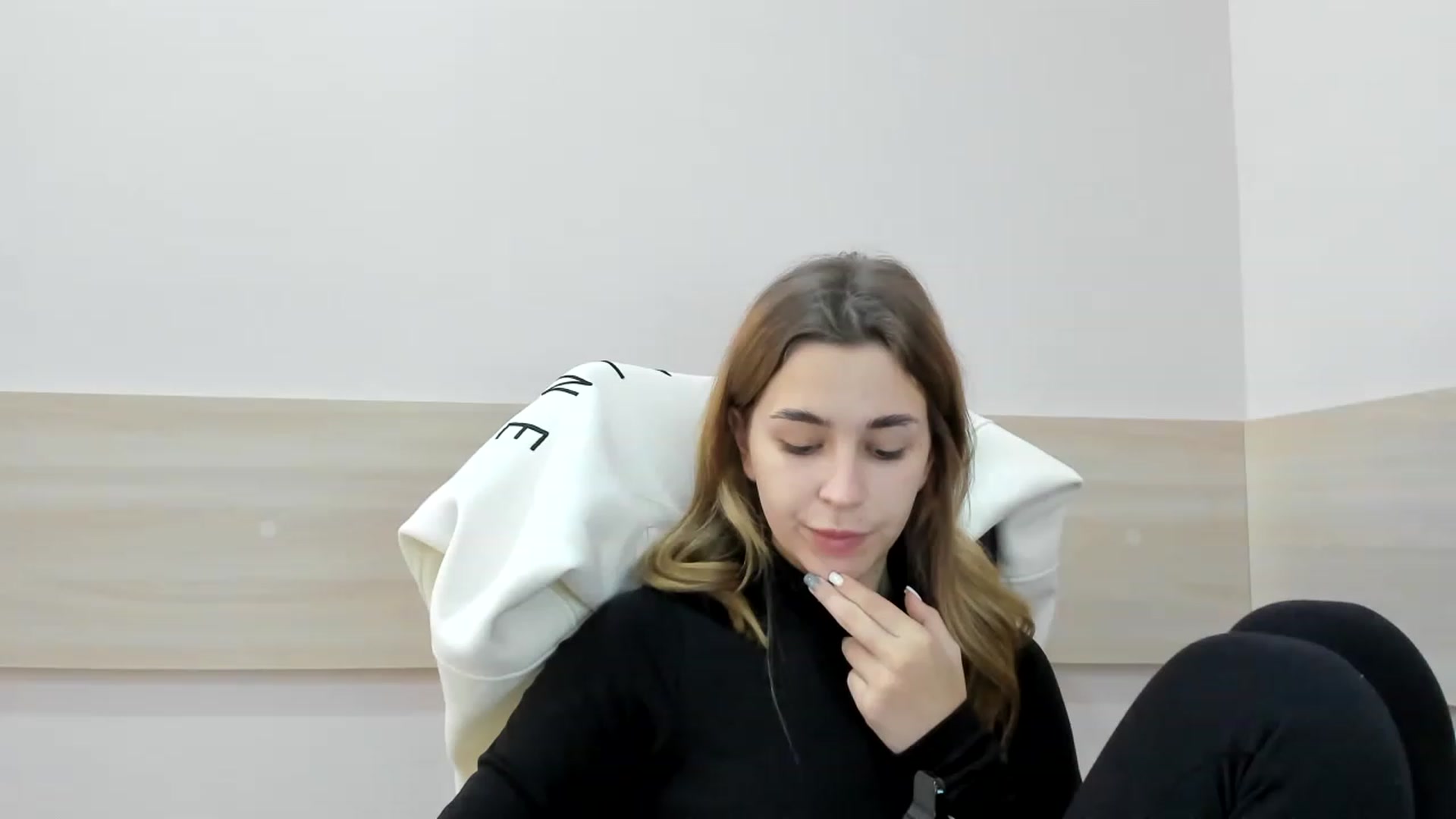 Gallery image thumbnail from Alice_Graysi's myfreecams stream on, 02/14/2023, 11:43 image 9 of 20
