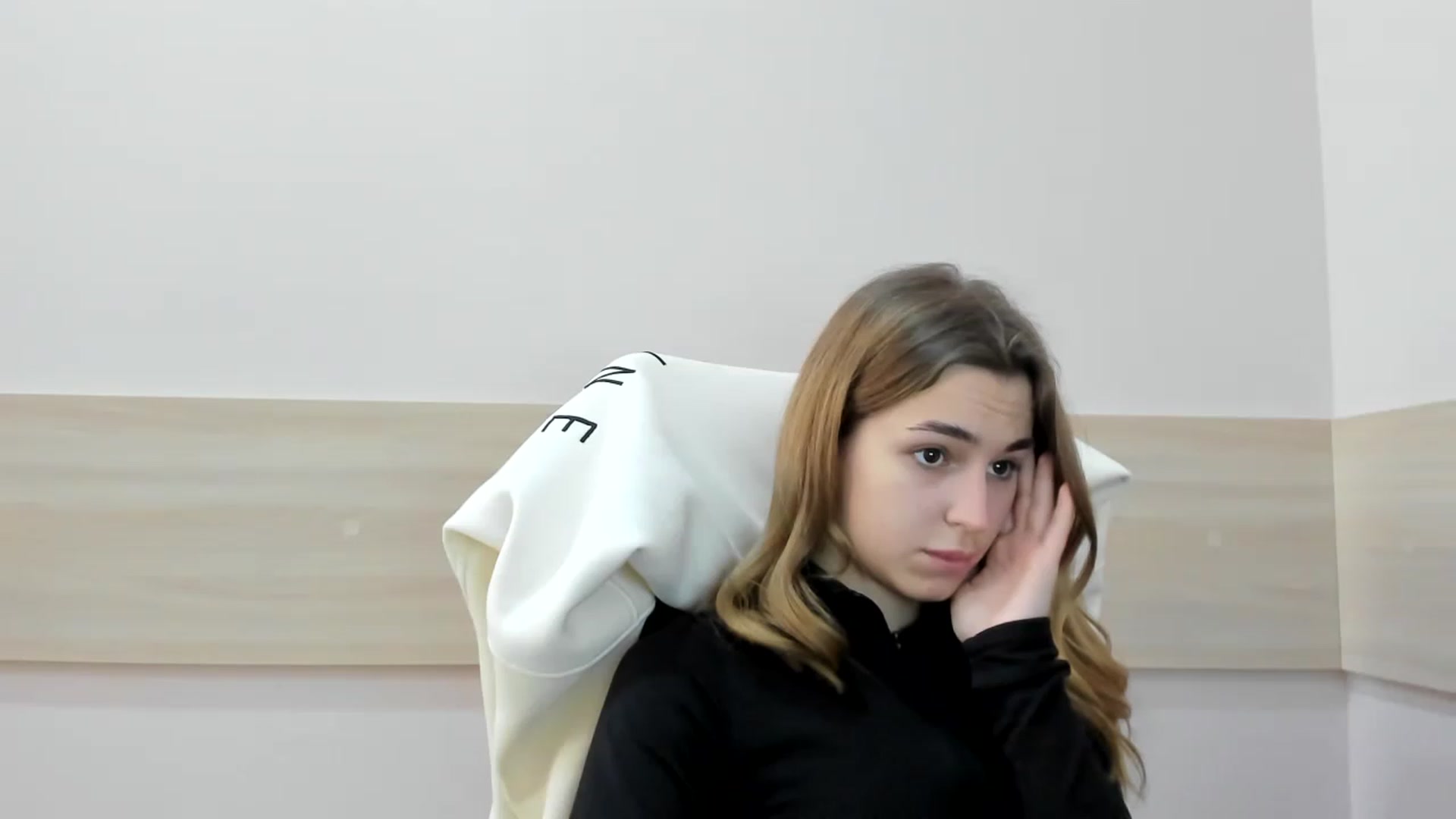 Gallery image thumbnail from Alice_Graysi's myfreecams stream on, 02/14/2023, 11:43 image 19 of 20