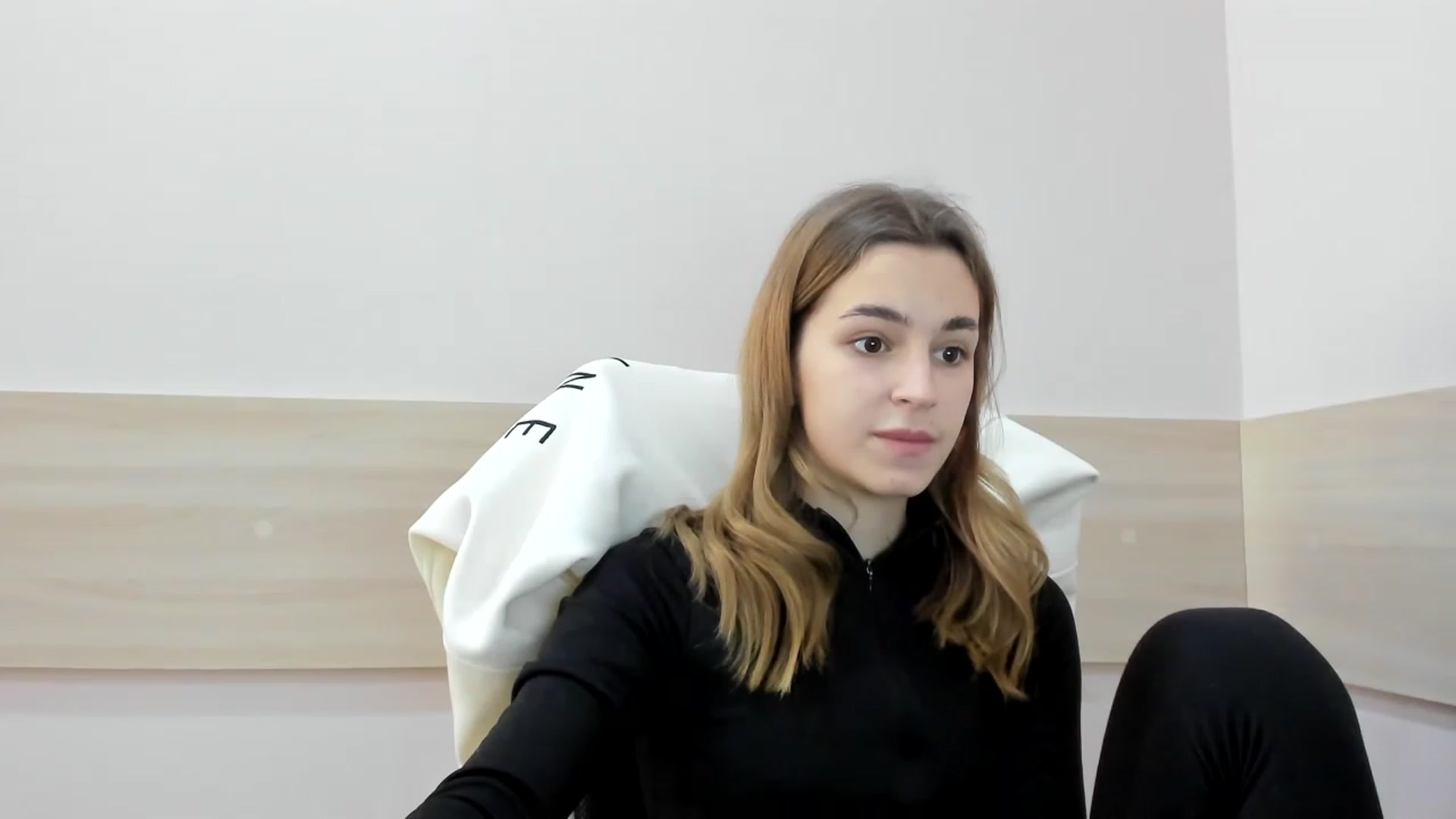 Gallery image thumbnail from Alice_Graysi's myfreecams stream on, 02/14/2023, 11:43 image 4 of 20