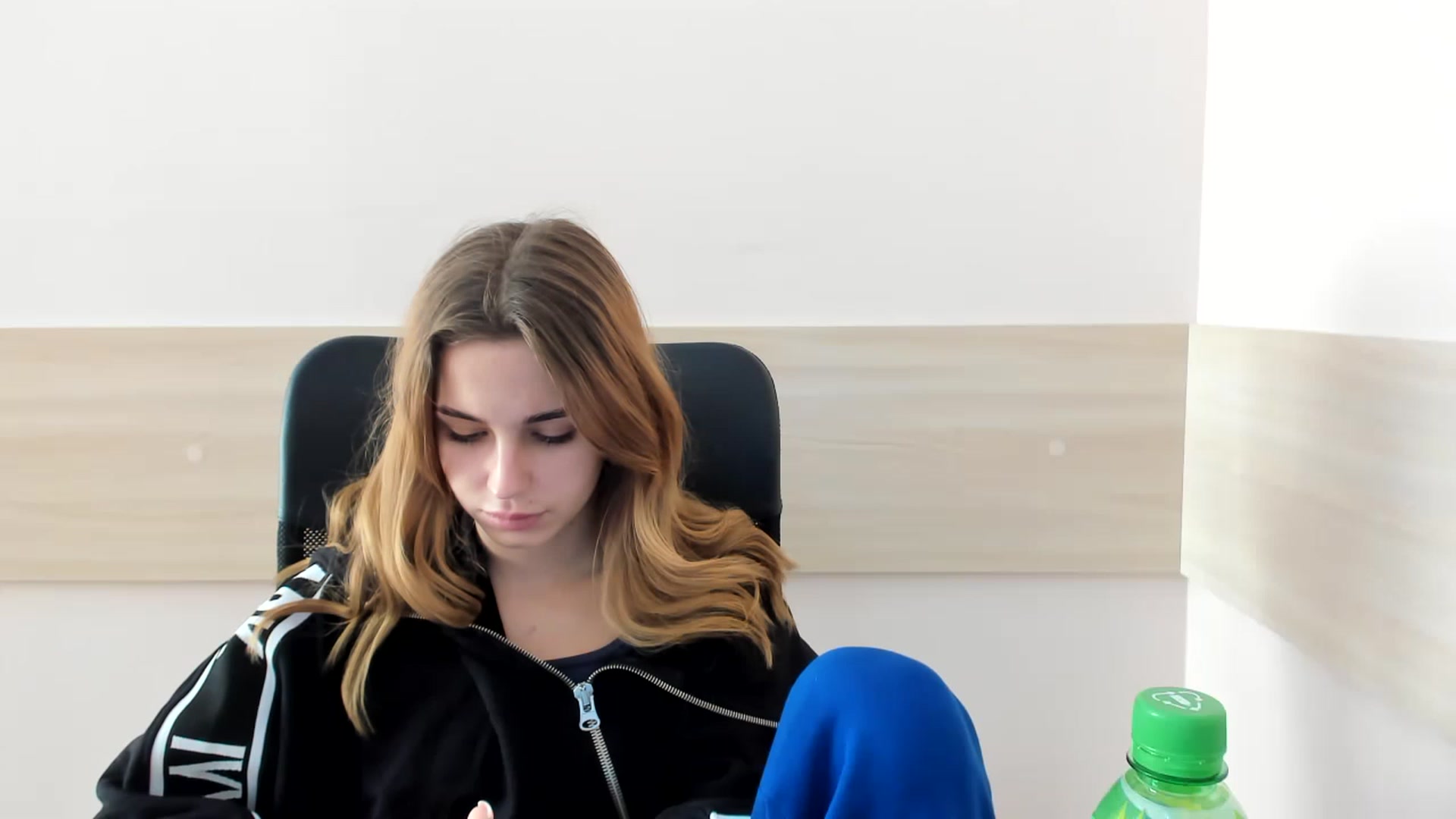 Gallery image thumbnail from Alice_Graysi's myfreecams stream on, 02/18/2023, 13:40 image 11 of 20