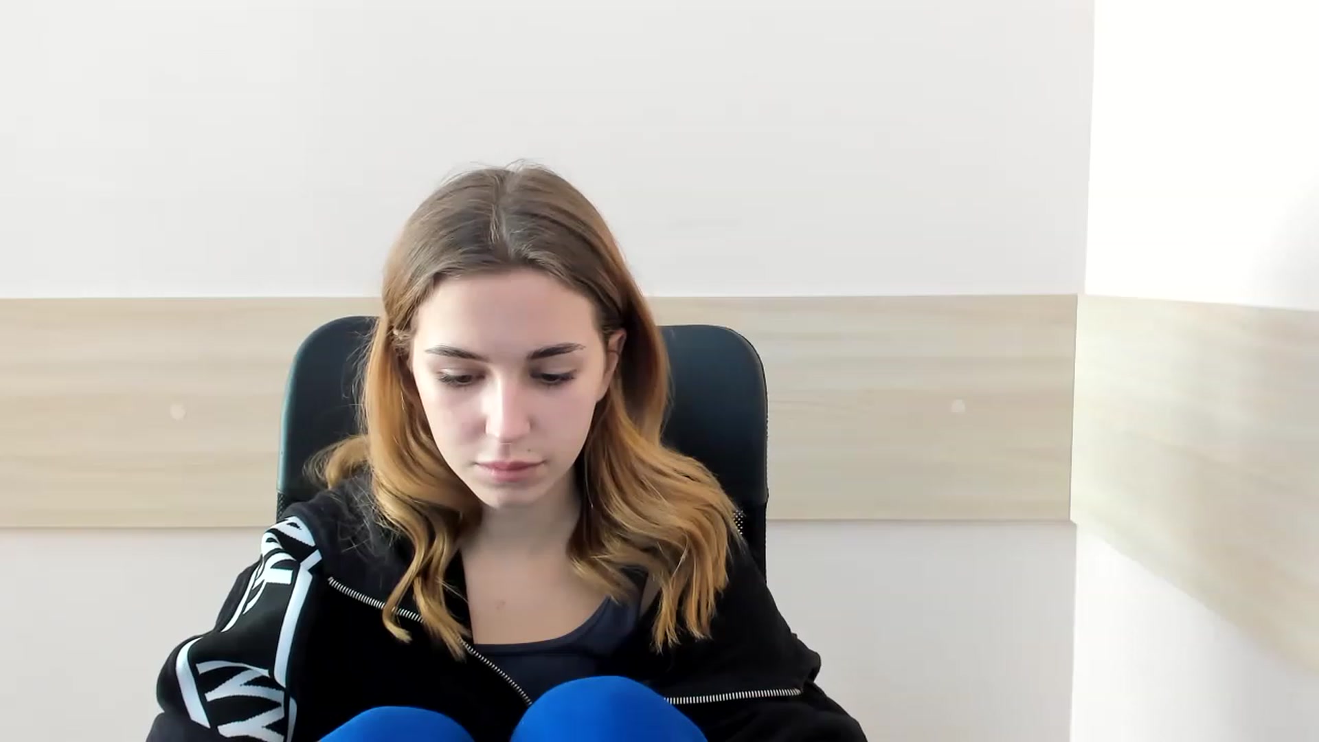 Gallery image thumbnail from Alice_Graysi's myfreecams stream on, 02/18/2023, 13:40 image 19 of 20