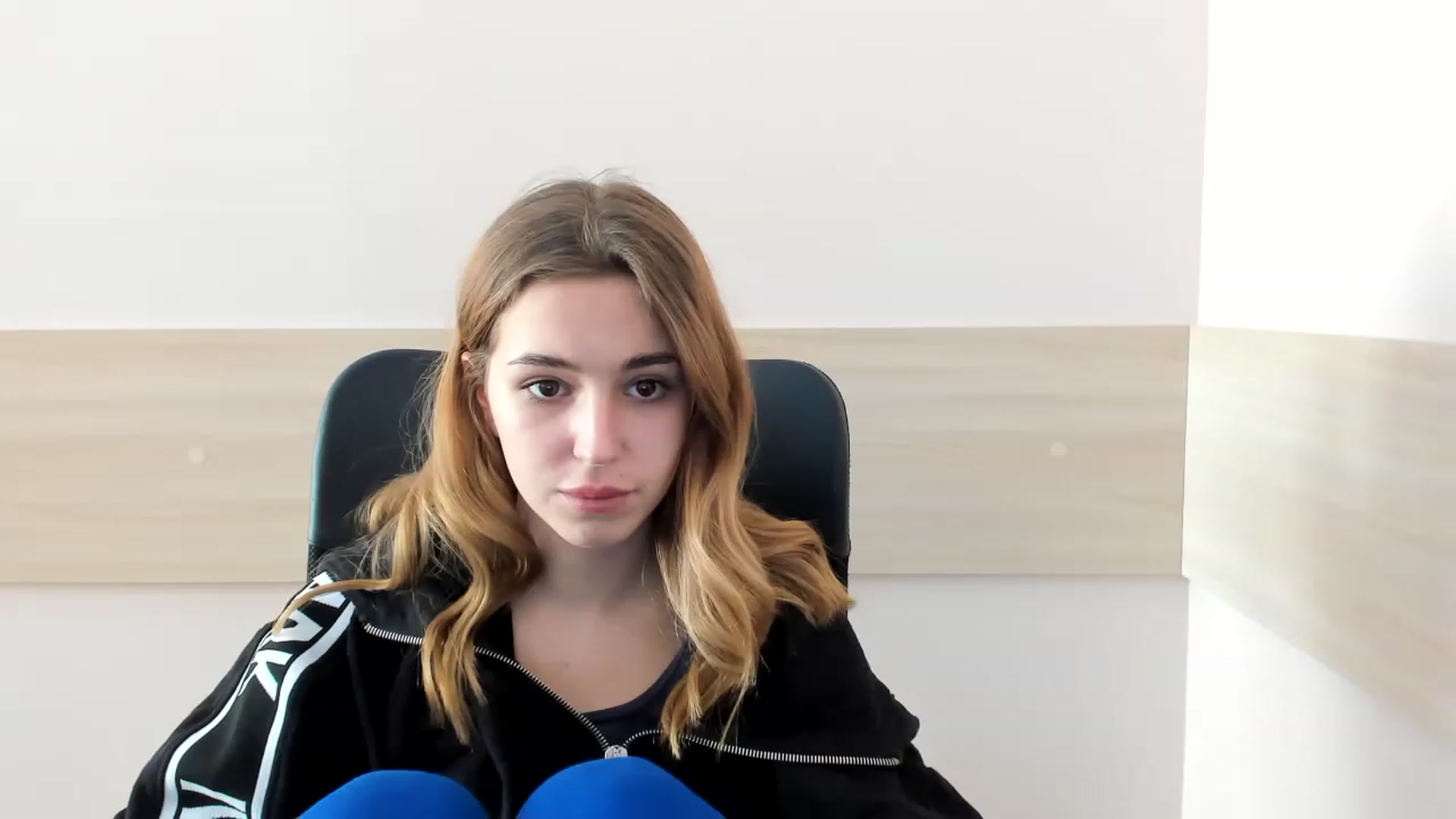 Gallery image thumbnail from Alice_Graysi's myfreecams stream on, 02/18/2023, 13:40 image 14 of 20