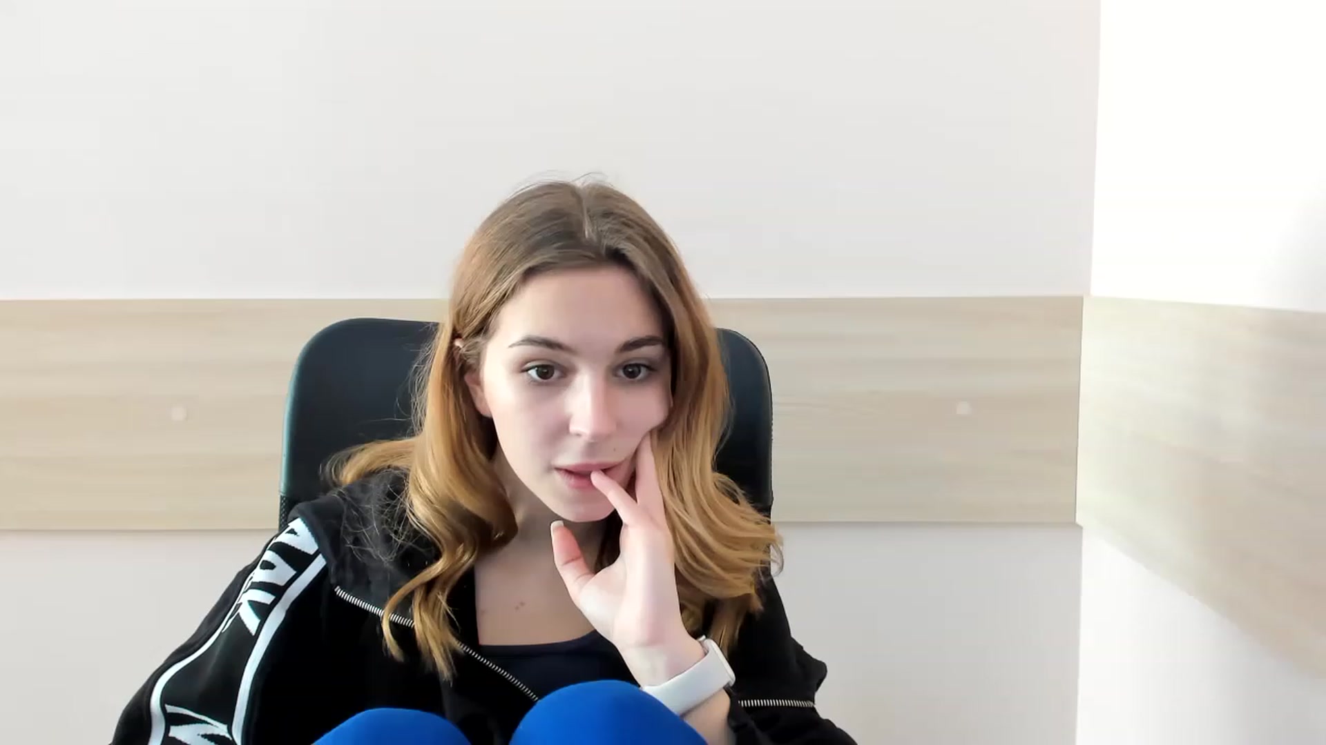 Gallery image thumbnail from Alice_Graysi's myfreecams stream on, 02/18/2023, 13:40 image 18 of 20