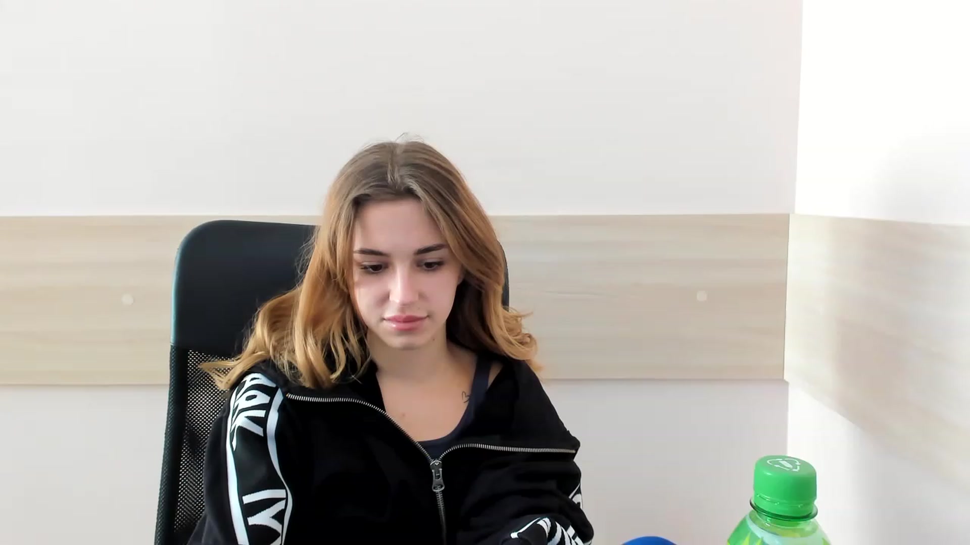 Gallery image thumbnail from Alice_Graysi's myfreecams stream on, 02/18/2023, 13:40 image 9 of 20