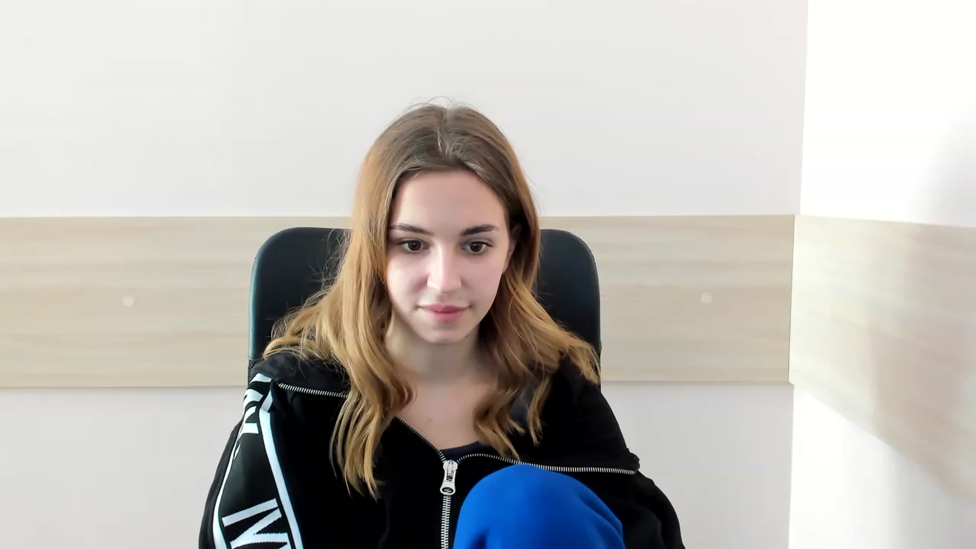 Gallery image thumbnail from Alice_Graysi's myfreecams stream on, 02/18/2023, 13:40 image 4 of 20